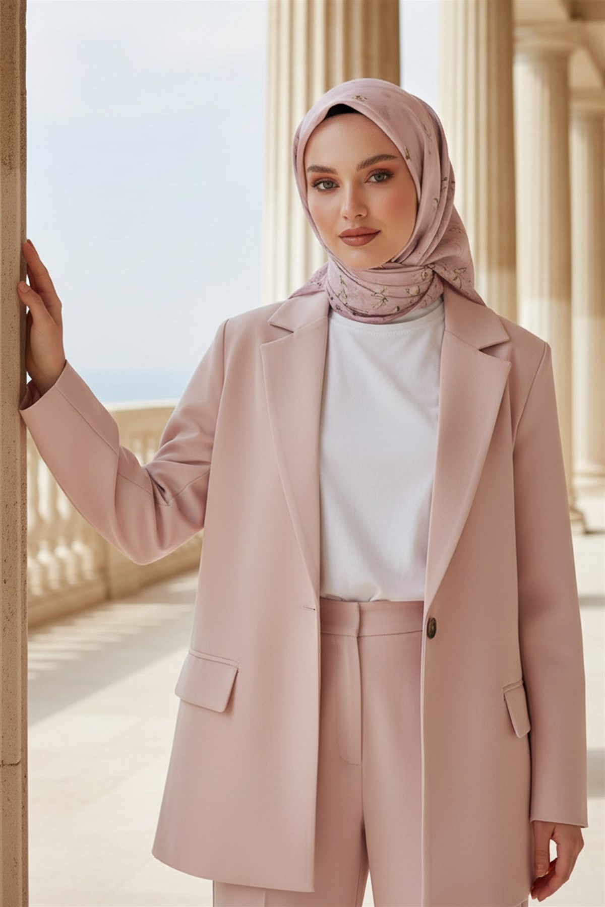 %100 Twill İpek Çiçek Desenli Pudra Renkli 90x90 Eşarp Dikim Şekli : El Dikişi