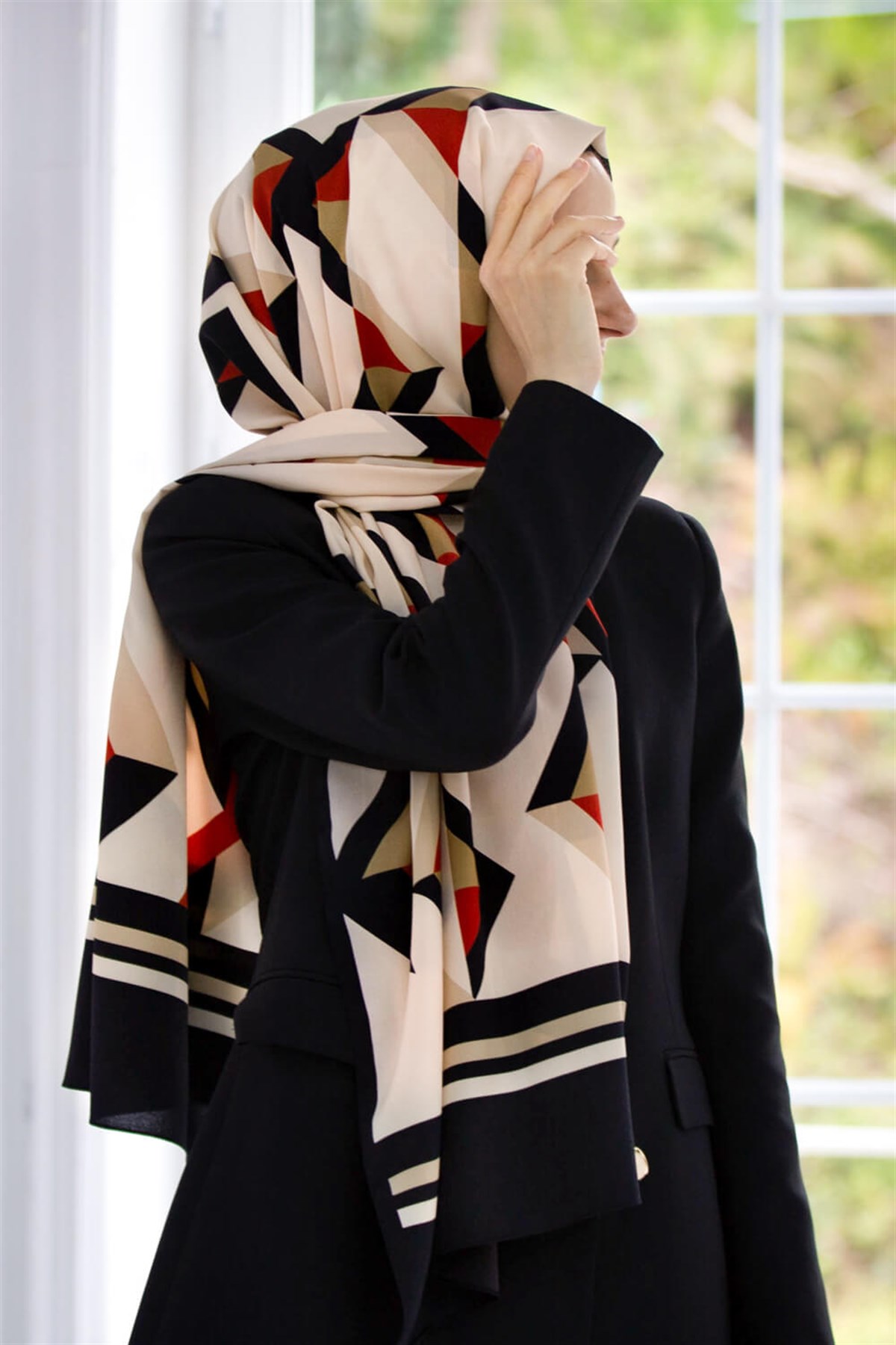 KREP GEOMETRİK DESENLİ SİYAH - BORDO RENKLİ 75X195 KIRIŞMAZ ŞAL