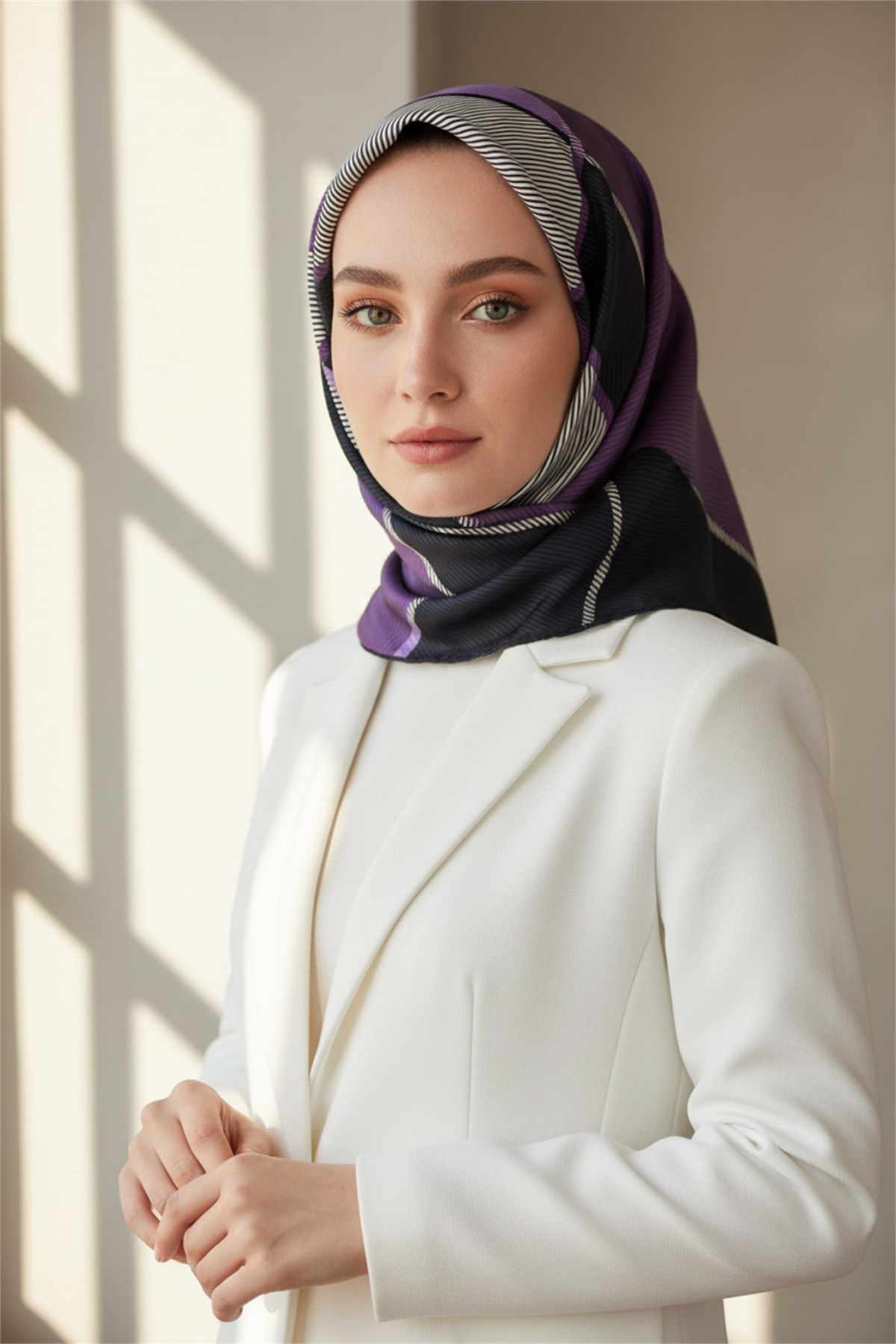 %100 Twill İpek Geometrik Desenli Lila Renkli 90x90 Eşarp Dikim Şekli : El Dikişi