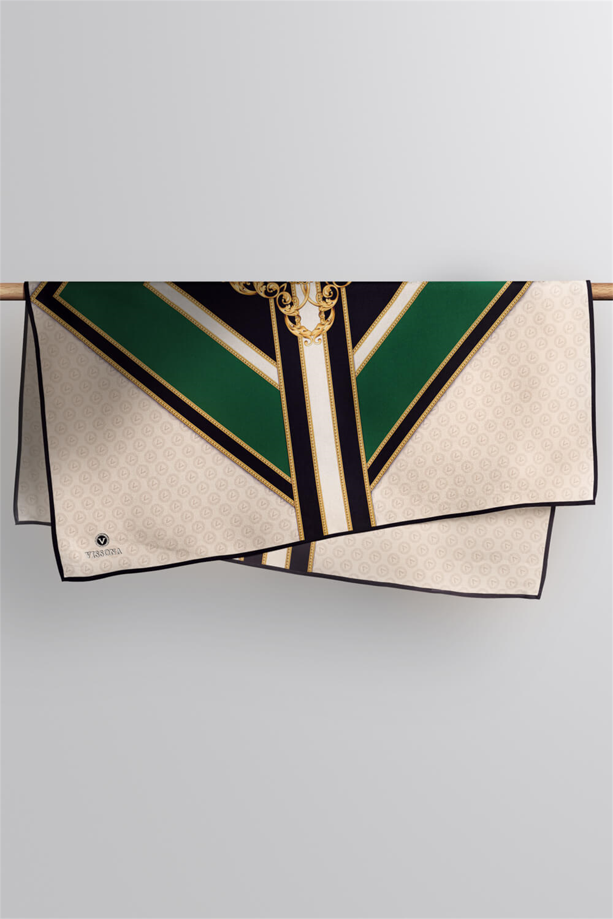 %100 Twill İpek Monogram ve Barok Desenli Zümrüt Yeşili - Krem Renkli 90x90 Eşarp Dikim Şekli : El Dikişi