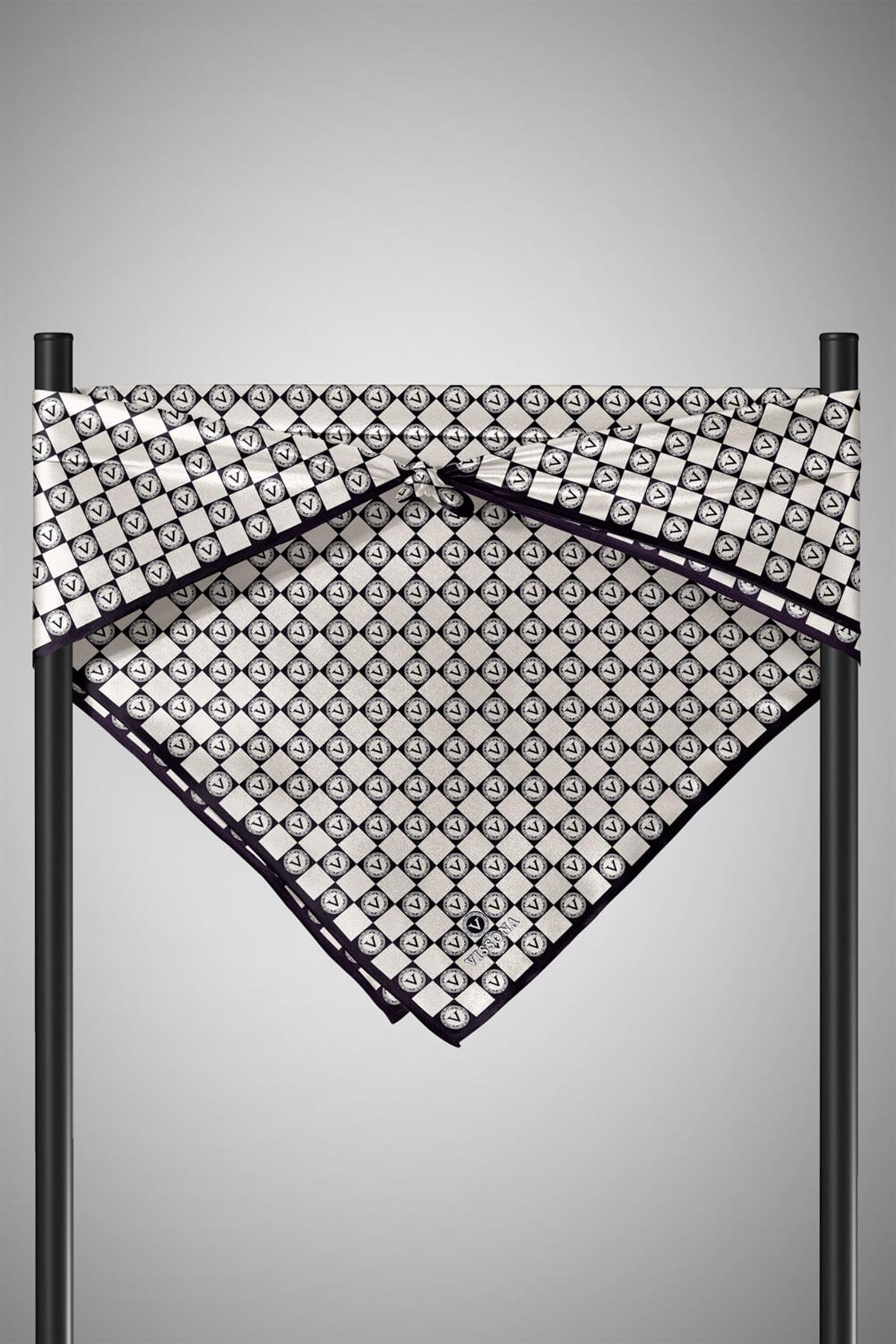 %100 Twill İpek Monogram Desenli Siyah - Krem Renkli 90x90 Eşarp Dikim Şekli : El Dikişi