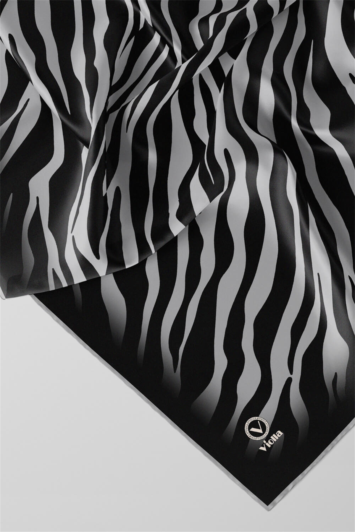 Twill Zebra Desenli Gümüş Renkli 90x90 Eşarp (İpek İçermez) Dikim Şekli : El Dikişi