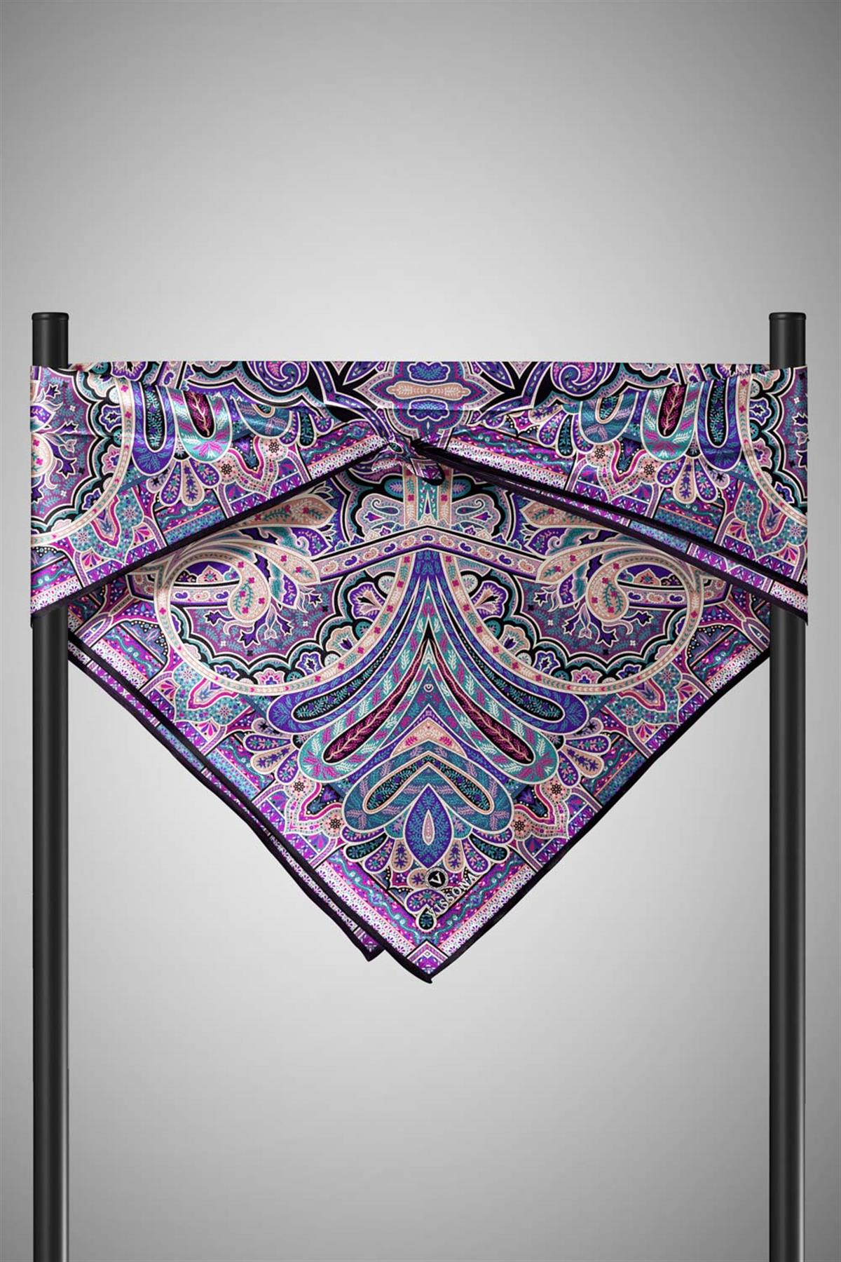 100% Twill İpek Etnik Desenli Mor - Petrol Yeşili Renkli 90x90 Dikim Şekli : El Dikişi Eşarp