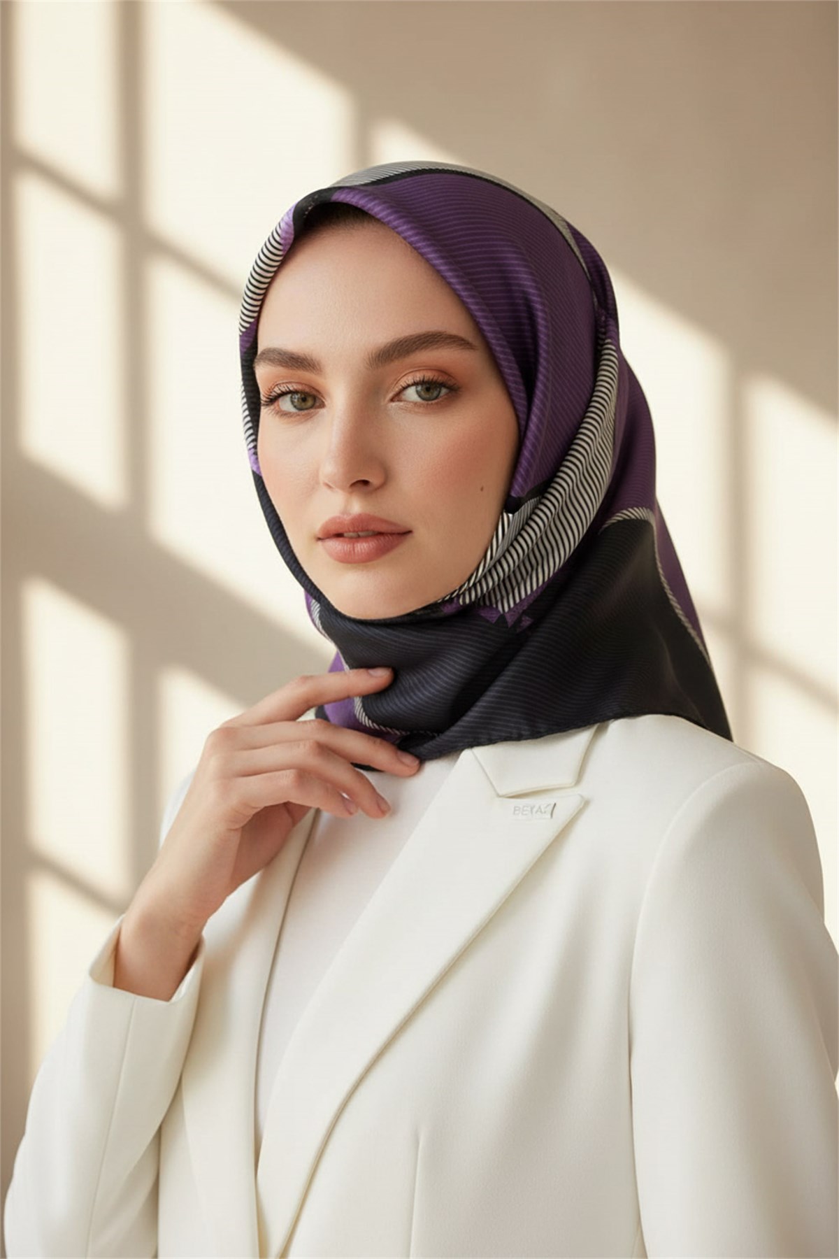 %100 Twill İpek Geometrik Desenli Lila Renkli 90x90 Eşarp Dikim Şekli : El Dikişi