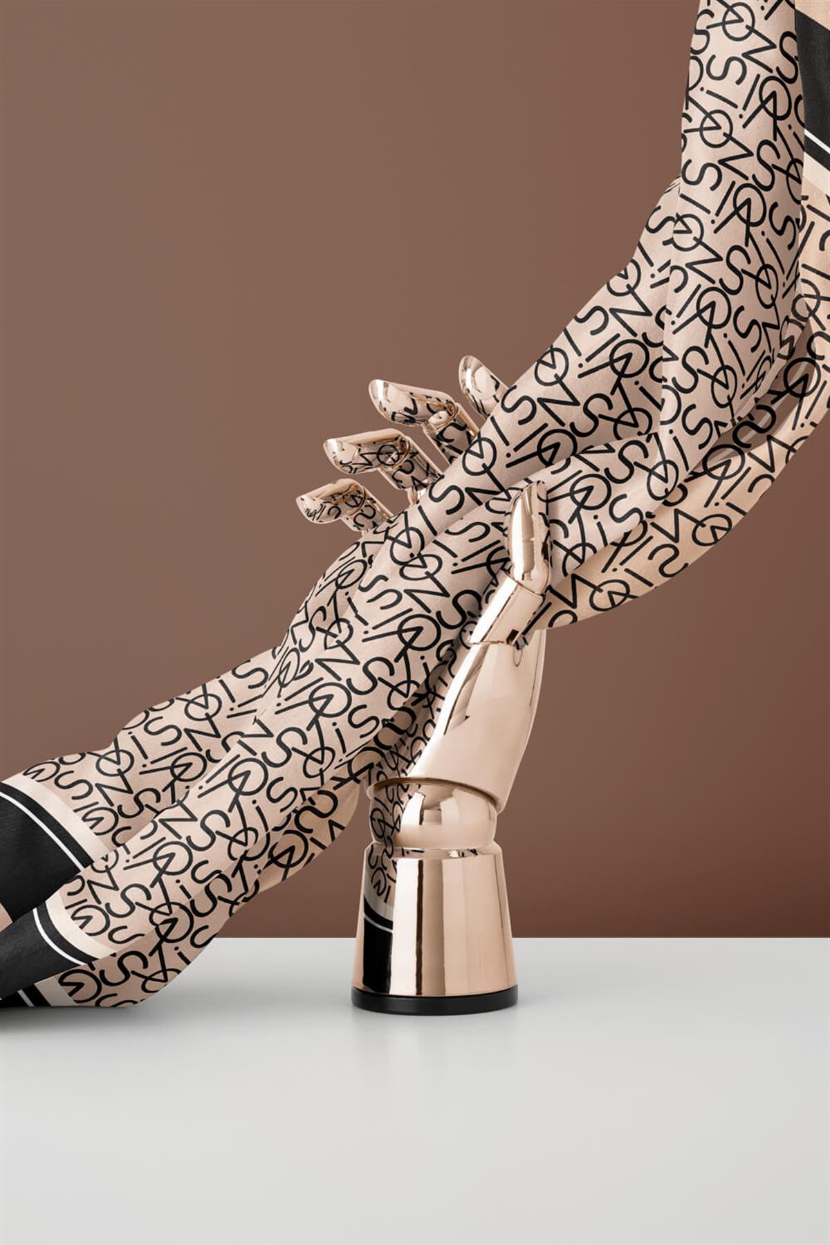 %100 Twill İpek Harf Desenli Bej - Siyah Renkli 90x90 Eşarp Dikim Şekli : El Dikişi