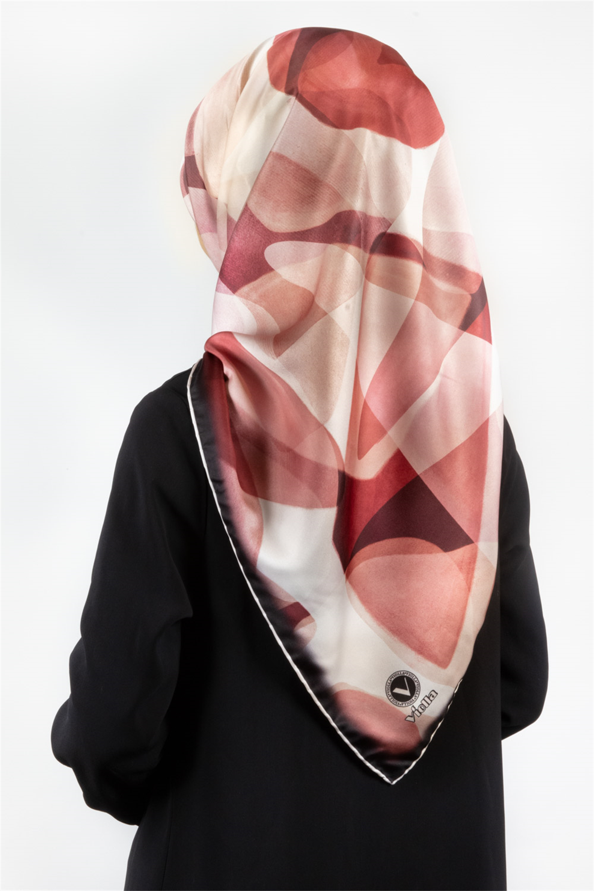 Twill Geometrik Batik Desenli Pudra Renkli 90x90 Eşarp (İpek İçermez) Kenar Dikiş Şekli El Dikişli