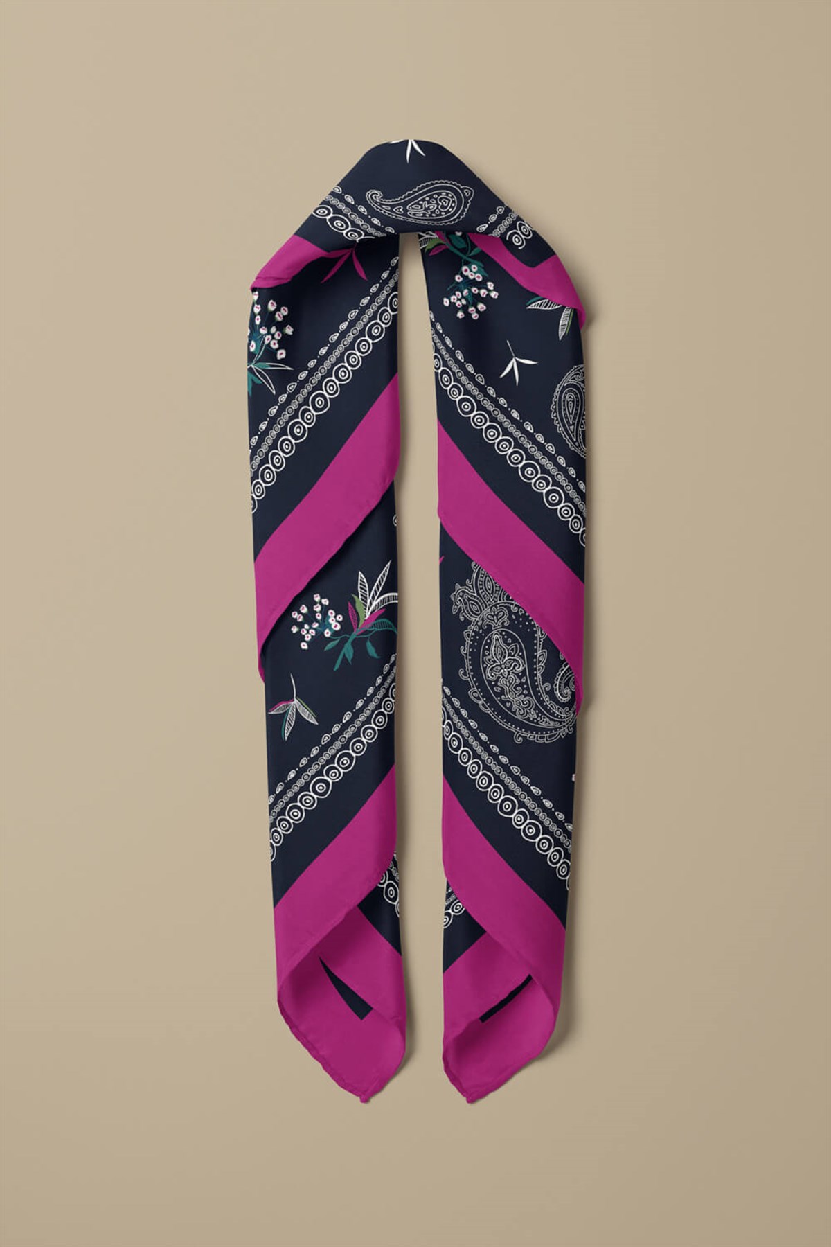 Violla Kadın Siyah Beyaz Şal Desenli 50x50 Bandana DG01658-22