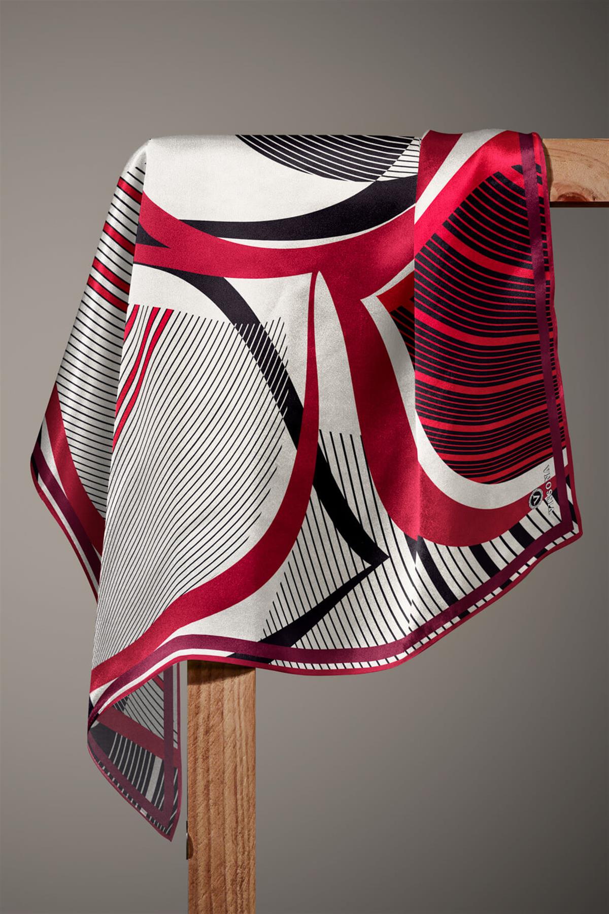 %100 Twill İpek Çizgili Geometrik Desenli Kırmızı - Krem Renkli 90x90 Eşarp Dikim Şekli : El Dikişi