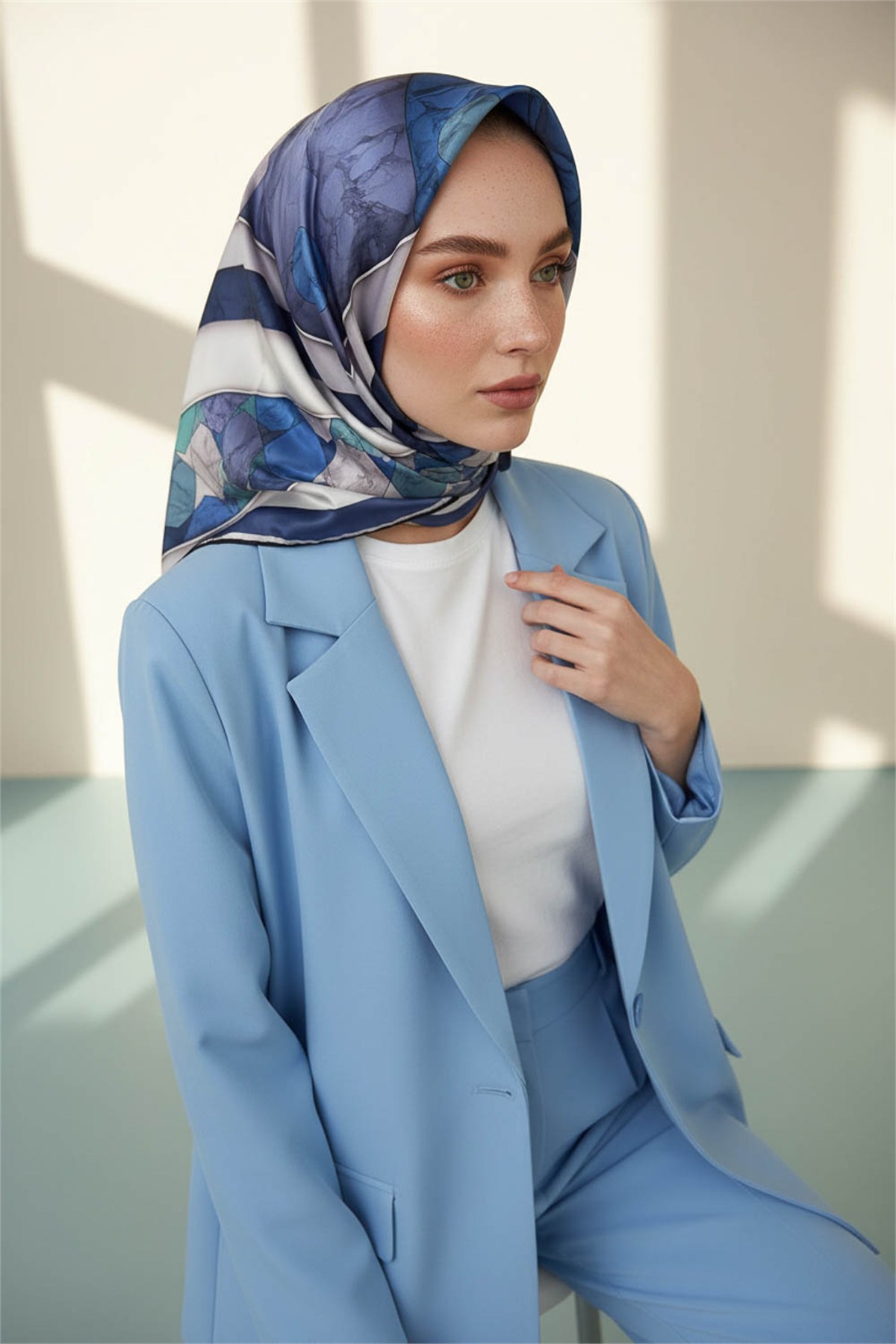 Rayon Geometrik Mermer Desenli Bebe Mavisi Renkli 90x90 Eşarp (İpek İçermez) Kenar Dikiş Şekli El Dikişli