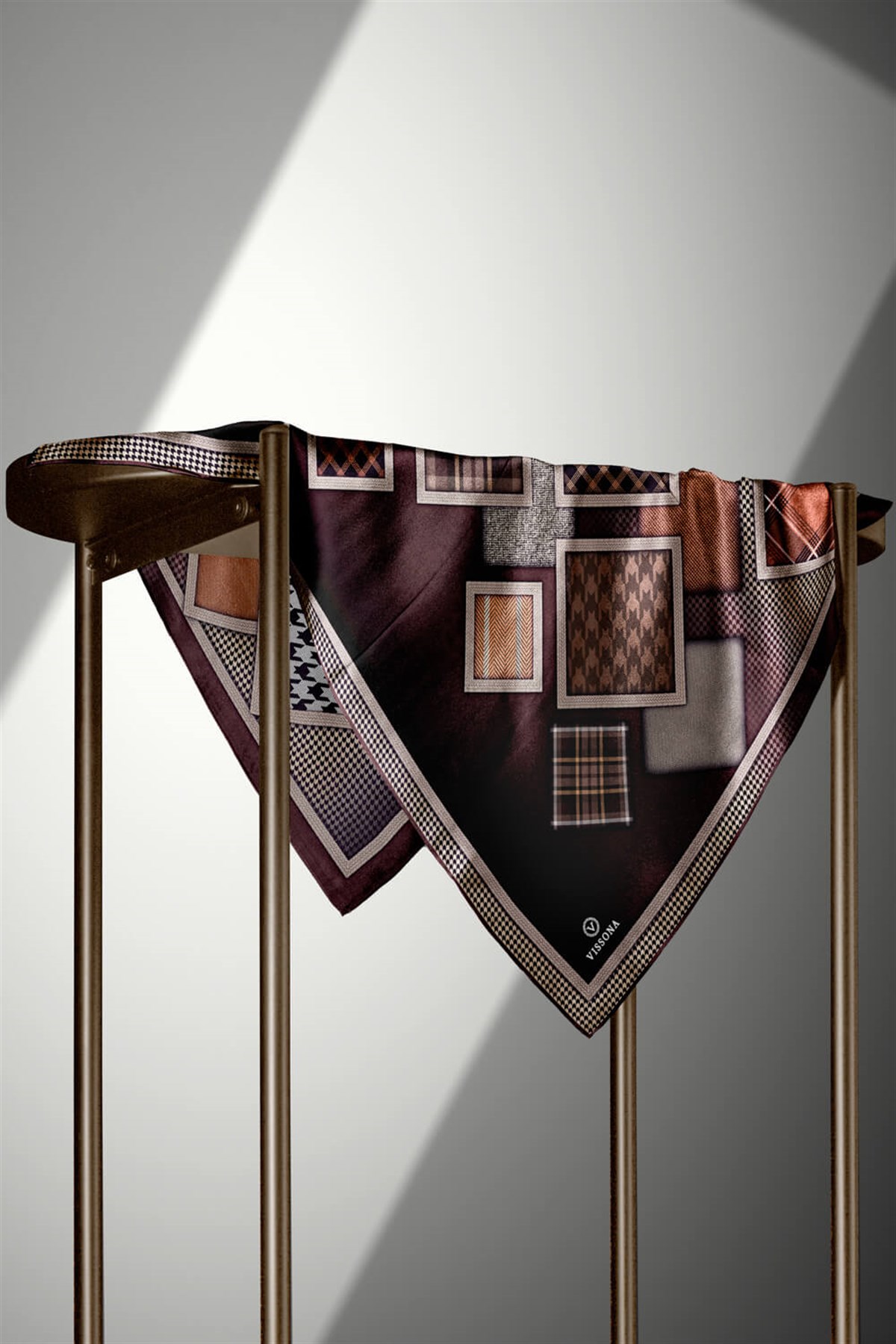 %100 Twill İpek Kazakayaklı Ve Ekose Desenli Kahverengi - Bej Renkli 90x90 Eşarp Dikim Şekli : El Dikişi
