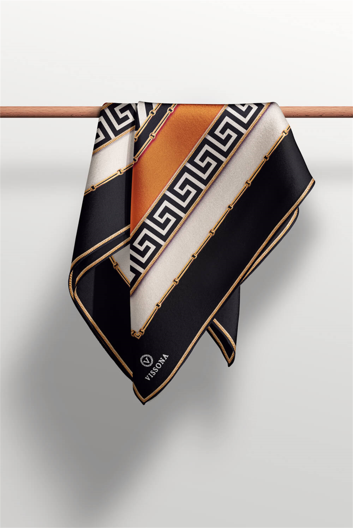 % 57 İPEK % 43 VİSKON Twill İpek Labirent Ve Geometrik Desenli Taba - Siyah Renkli 90x90 Eşarp Dikim Şekli : El Dikişi