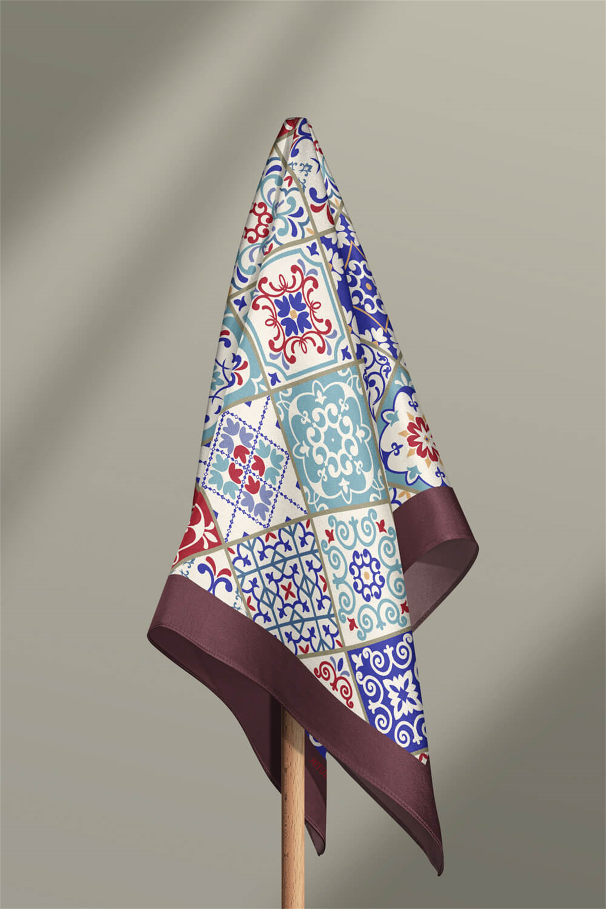 C49 Kadın Mavi Mini Çini Desenli 50x50 Bandana HYL DG0703-22