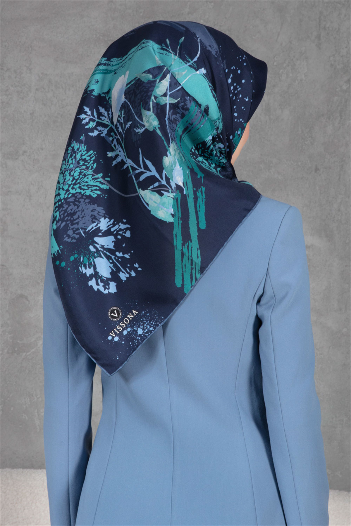 %100 Twill İpek Suluboya Çiçek Desenli Lacivert - İndigo Renkli 90x90 Eşarp Dikim Şekli : El Dikişi