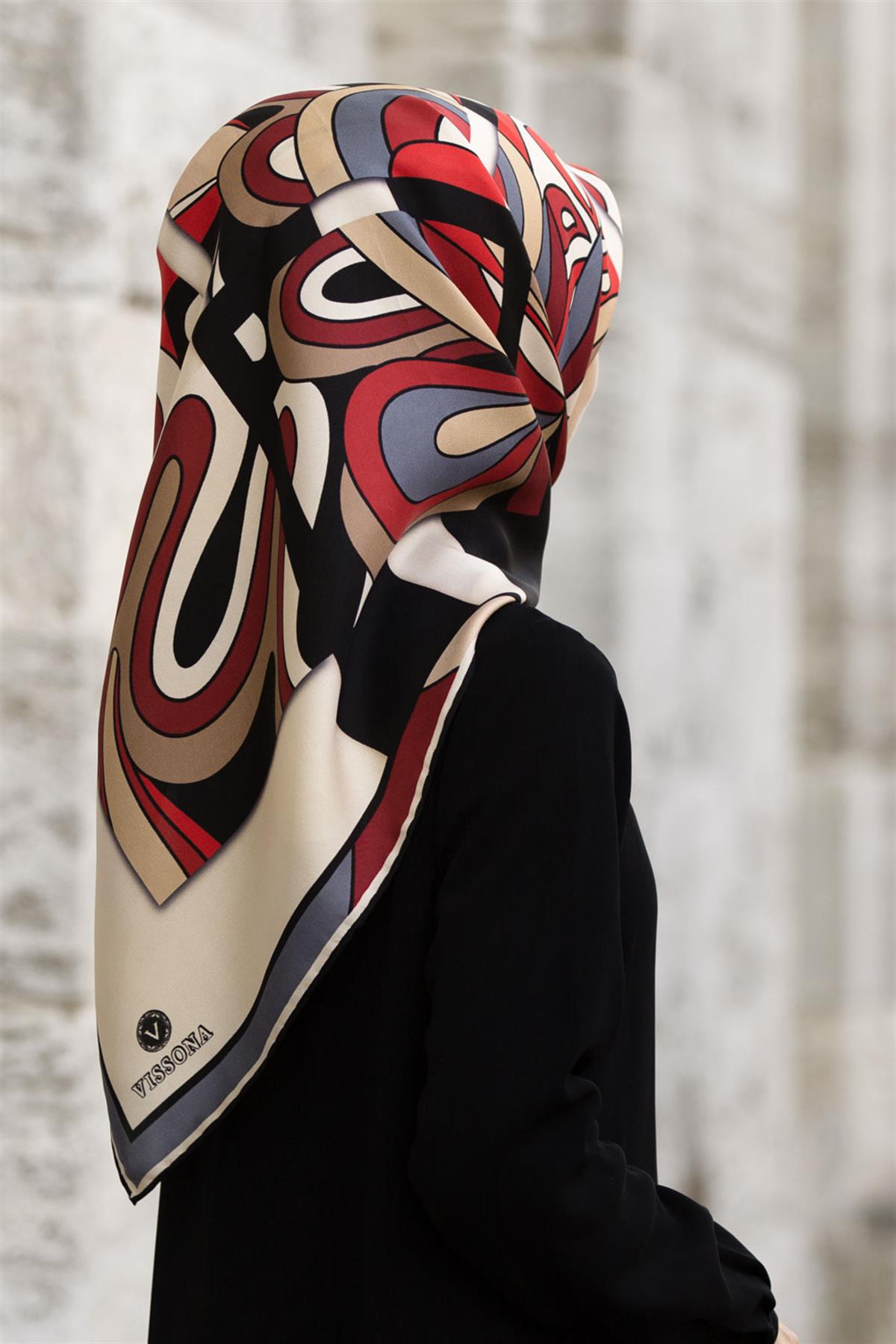 100% Twill İpek Geometrik Desenli Bej - Kırmızı Renkli 90x90 Dikim Şekli : El Dikişi Eşarp