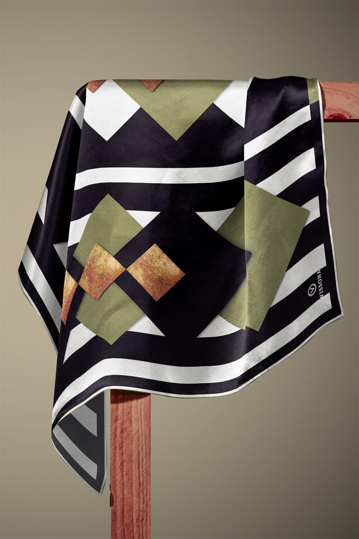 %100 Twill İpek Karo Desenli Haki - Siyah Renkli 90x90 Eşarp Dikim Şekli : El Dikişi