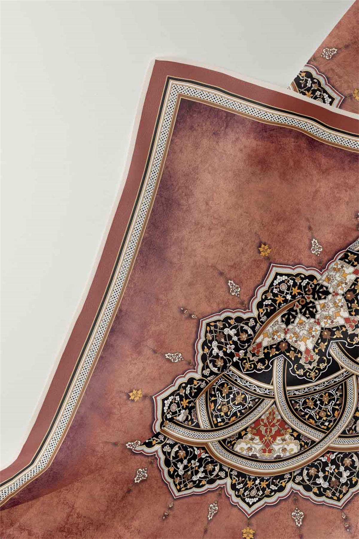 % 57 İPEK % 43 VİSKON Twill İpek Şal Desenli Taba - Siyah Renkli 90x90 Eşarp Dikim Şekli : El Dikişi