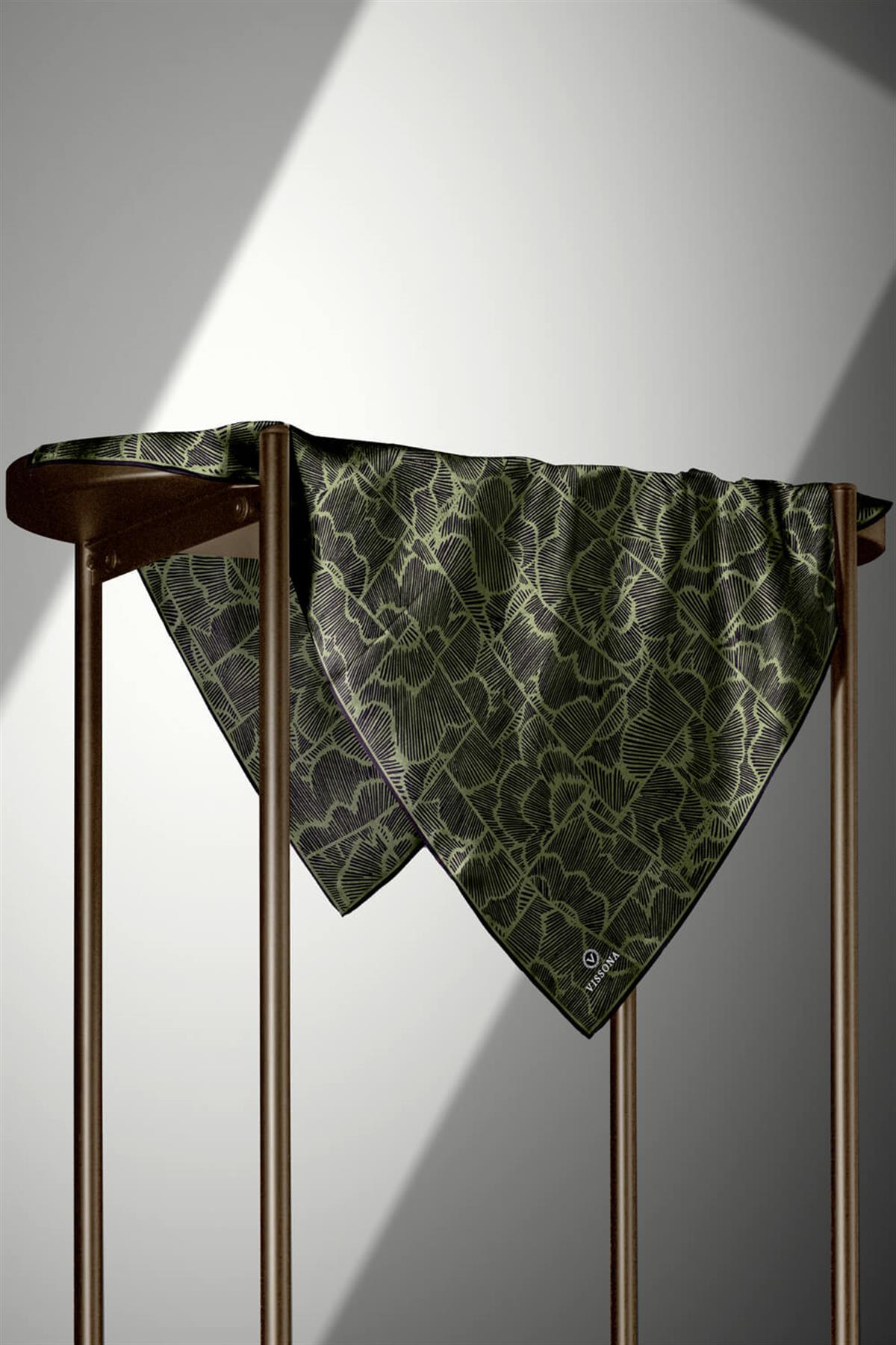 %100 Twill İpek Geometrik Desenli Haki - Siyah Renkli 90x90 Eşarp Dikim Şekli : El Dikişi