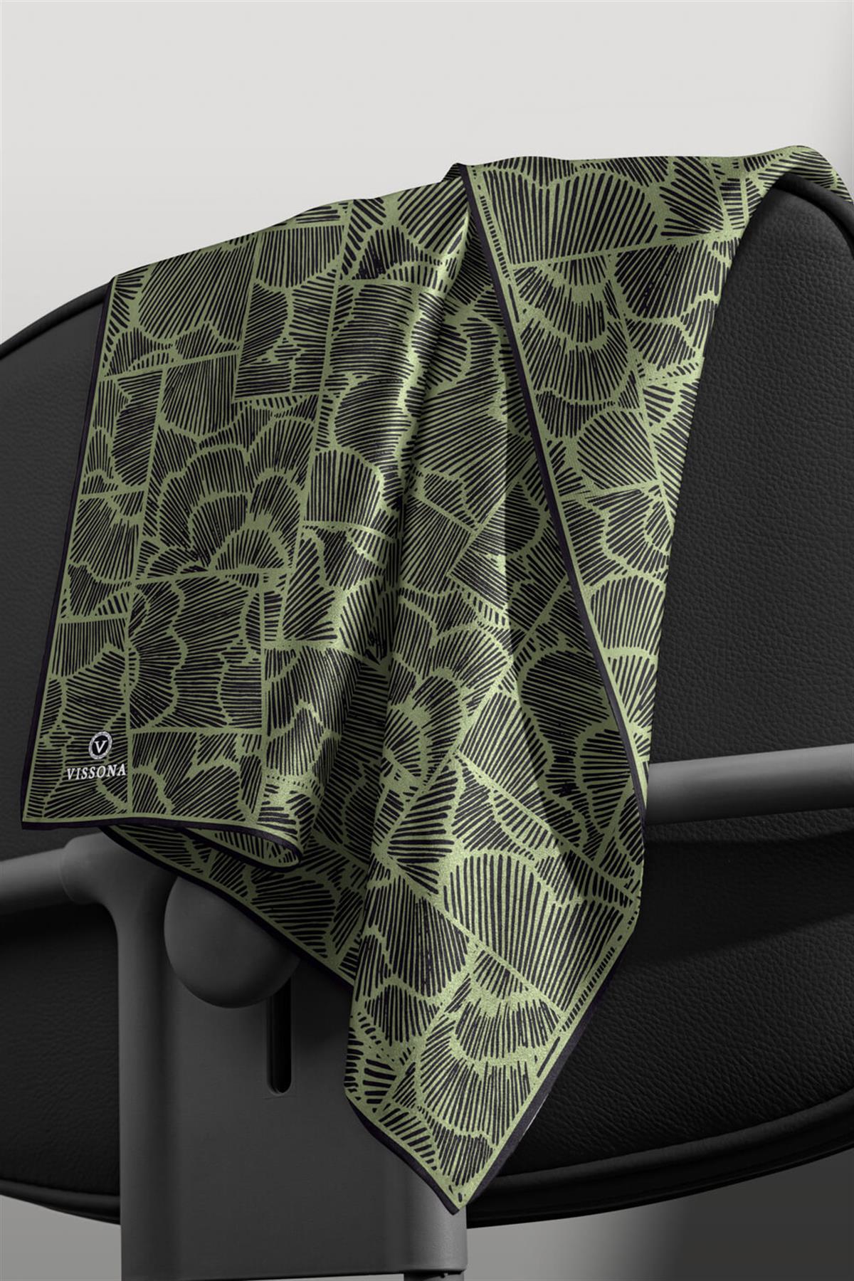 %100 Twill İpek Geometrik Desenli Haki - Siyah Renkli 90x90 Eşarp Dikim Şekli : El Dikişi