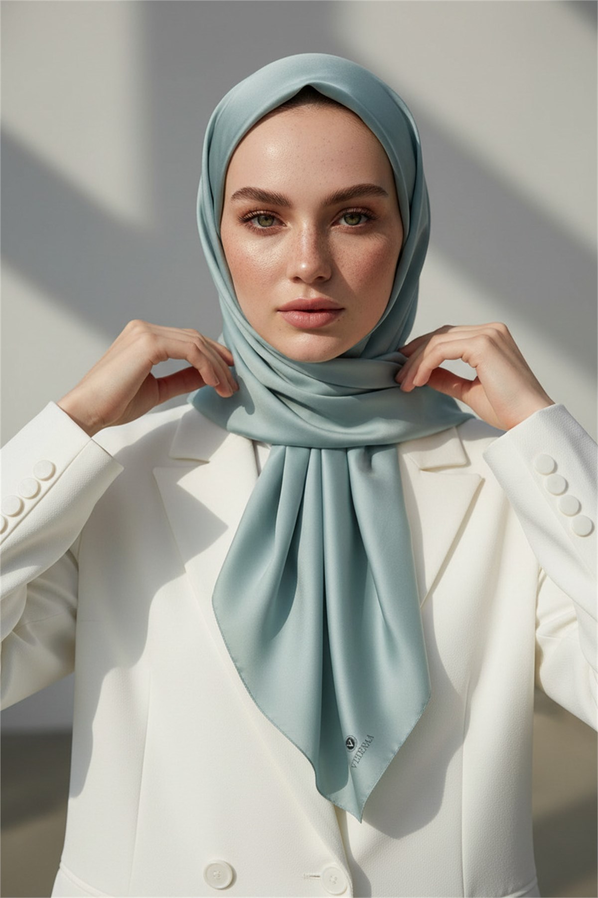 Viskon Twill İpek Eşarp 90x90 Koyu Mint Düz Renk Az Hatalı El Dikişli Kadın Eşarp