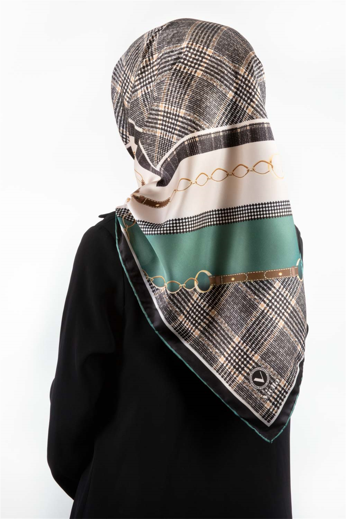 Twill Kemer ve Zincir Detaylı Ekose Desenli Petrol Yeşili Renkli 90x90 Eşarp (İpek İçermez) Kenar Dikiş Şekli El Dikişli