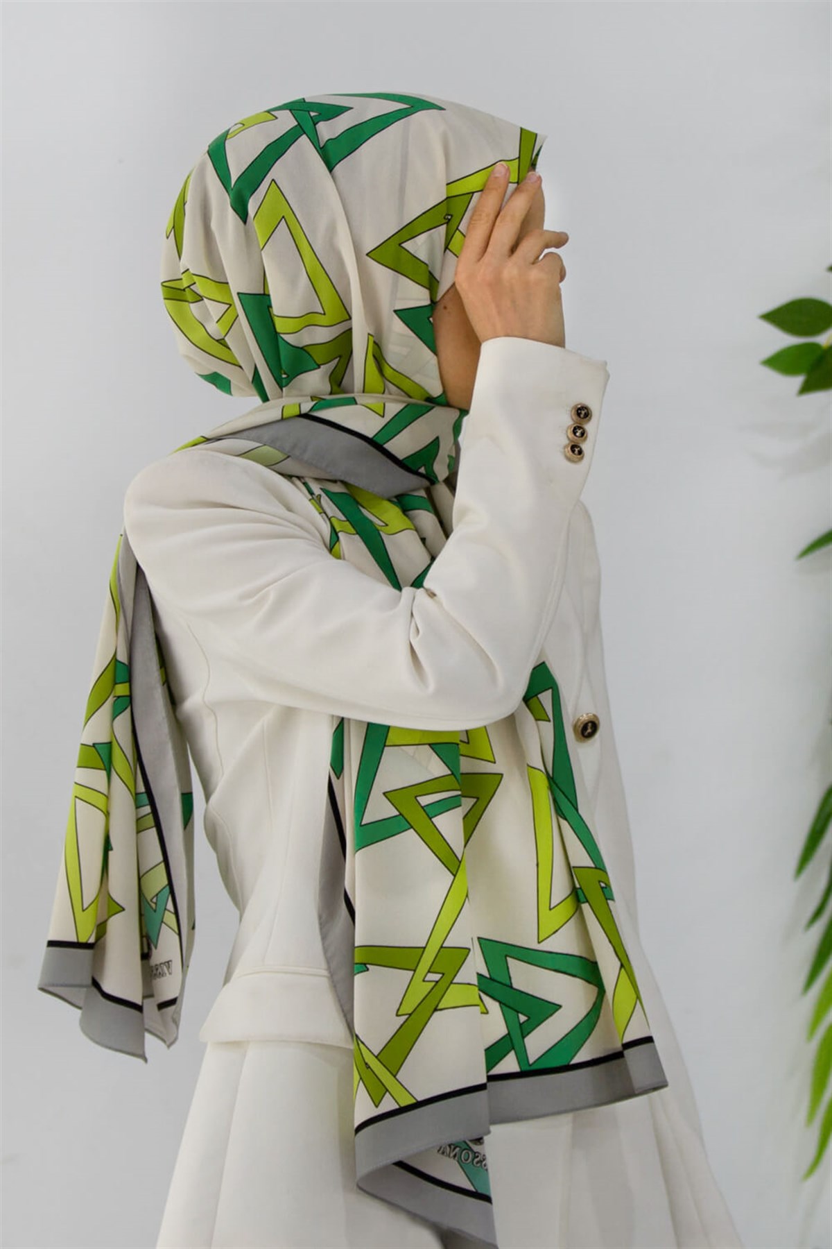 KREP GEOMETRİK DESENLİ FISTIK YEŞİLİ RENKLİ 75X195 KIRIŞMAZ ŞAL