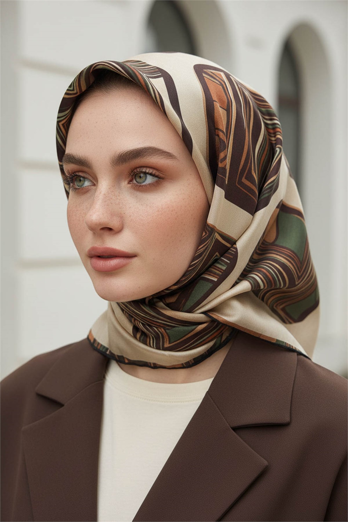 %100 Twill İpek Geometrik Kare Desenli Haki - Bej Renkli 90x90 Eşarp Dikim Şekli : El Dikişi