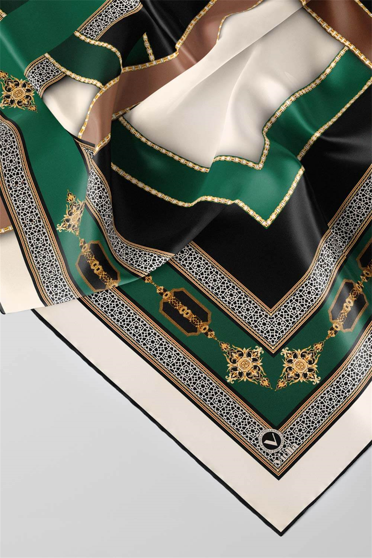 Twill Gold Detaylı ve Antik Motif Desenli Petrol Yeşili Renkli 90x90 Eşarp (İpek İçermez) Kenar Dikiş Şekli El Dikişli
