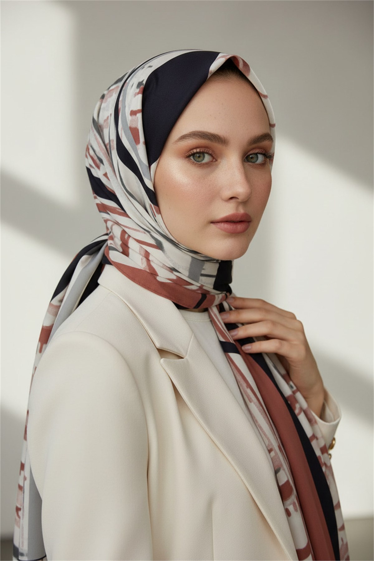 KREP GEOMETRIK DESENLİ PUDRA RENKLİ 75X195 KIRIŞMAZ ŞAL