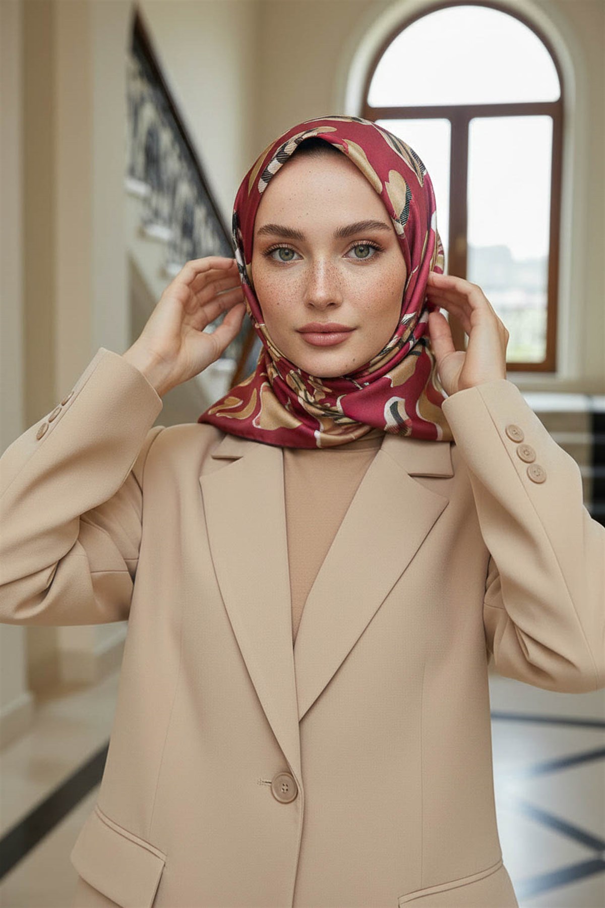 %100 Twill İpek Leopar Desenli Bordo - Bej Renkli 90x90 Eşarp Dikim Şekli : El Dikişi