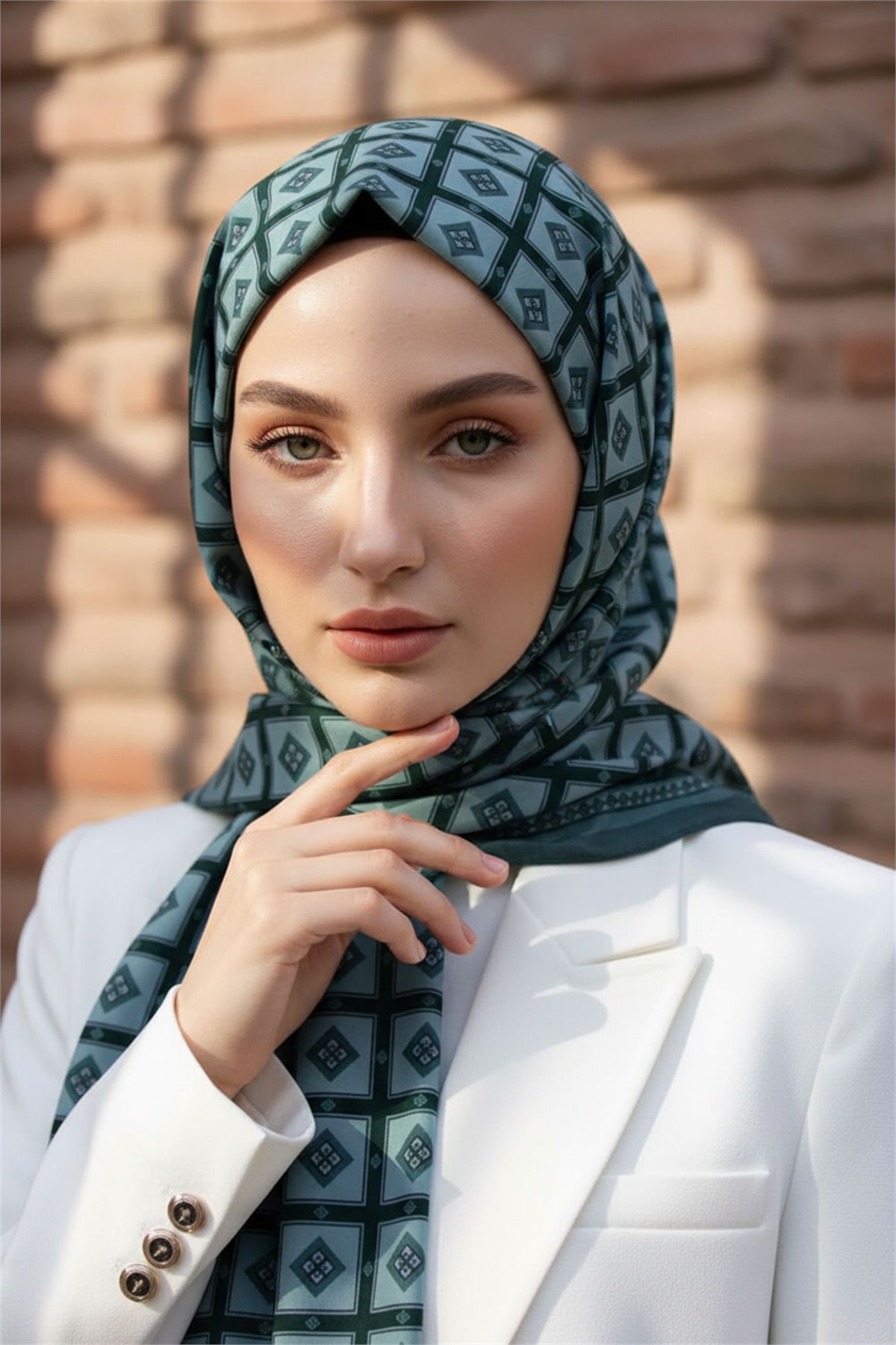 KREP KARE DESENLİ ZÜMRÜT YEŞİLİ RENKLİ 75X195 KIRIŞMAZ ŞAL
