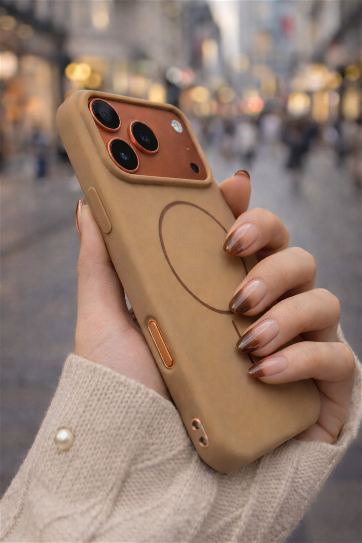 iPhone 17 Pro Max Uyumlu İçi Kadife Magsafe Wireless Şarj Özellikli Camel Renkli Telefon Kılıfı