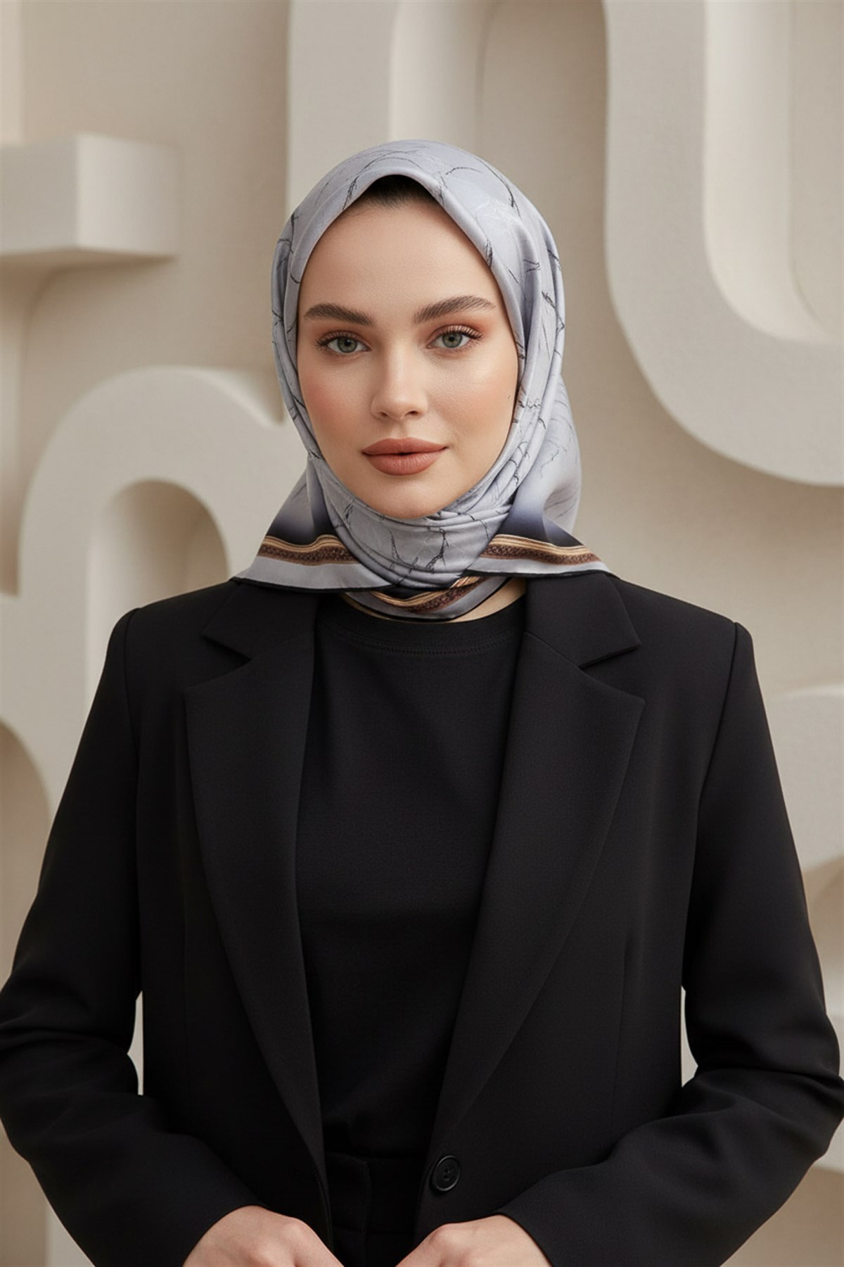 %100 Twill İpek Mermer Desenli Gümüş Renkli 90x90 Eşarp Dikim Şekli : El Dikişi