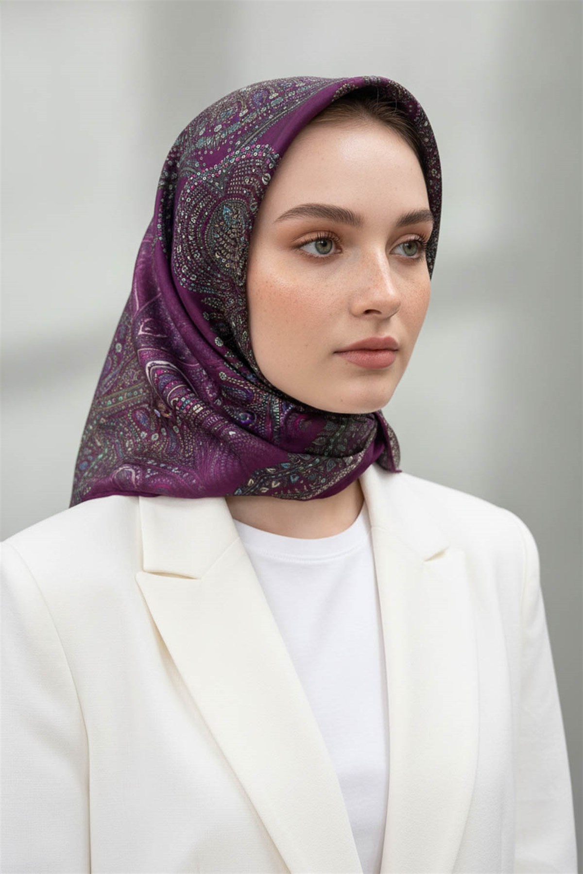 %100 Twill İpek Şal Desenli Mürdüm Renkli 90x90 Eşarp Dikim Şekli : El Dikişi