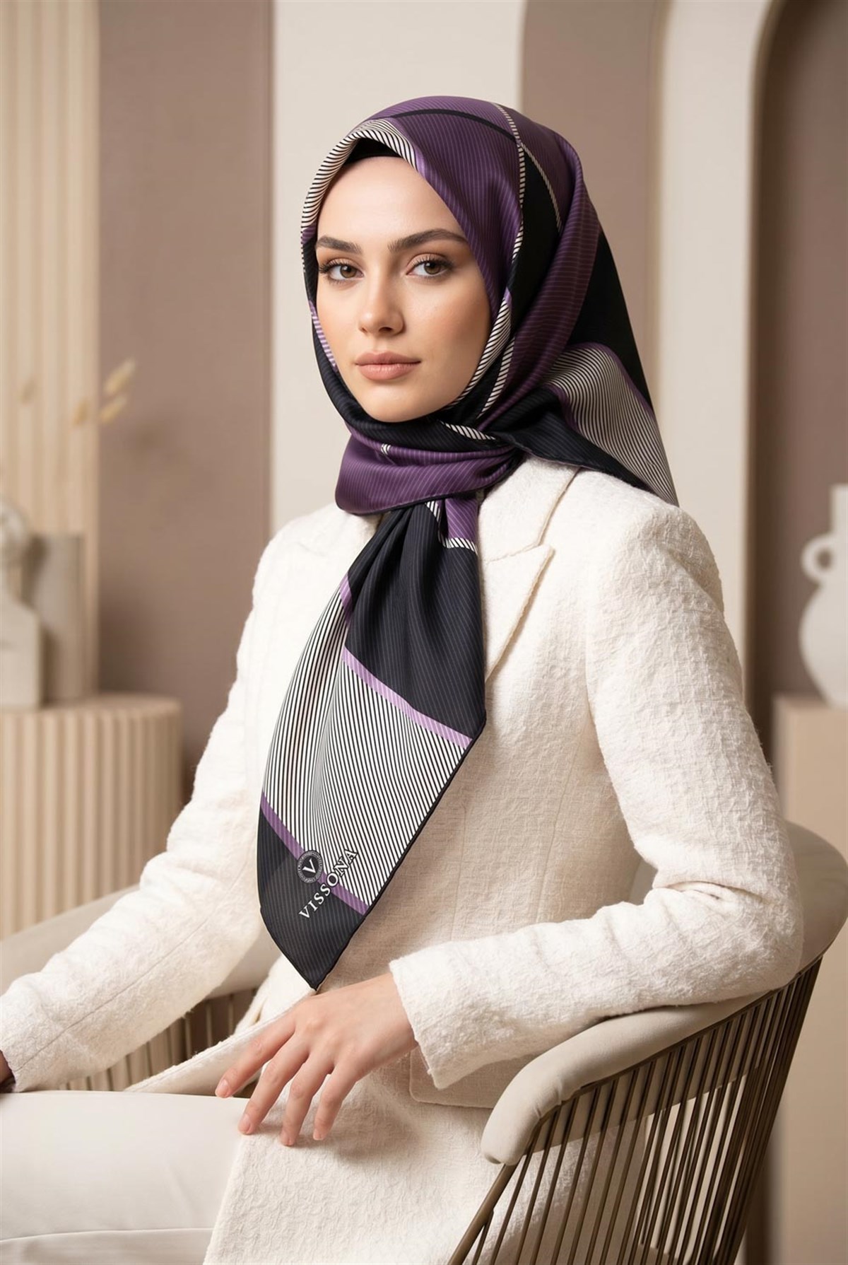 %100 Twill İpek Geometrik Desenli Lila Renkli 90x90 Eşarp Dikim Şekli : El Dikişi