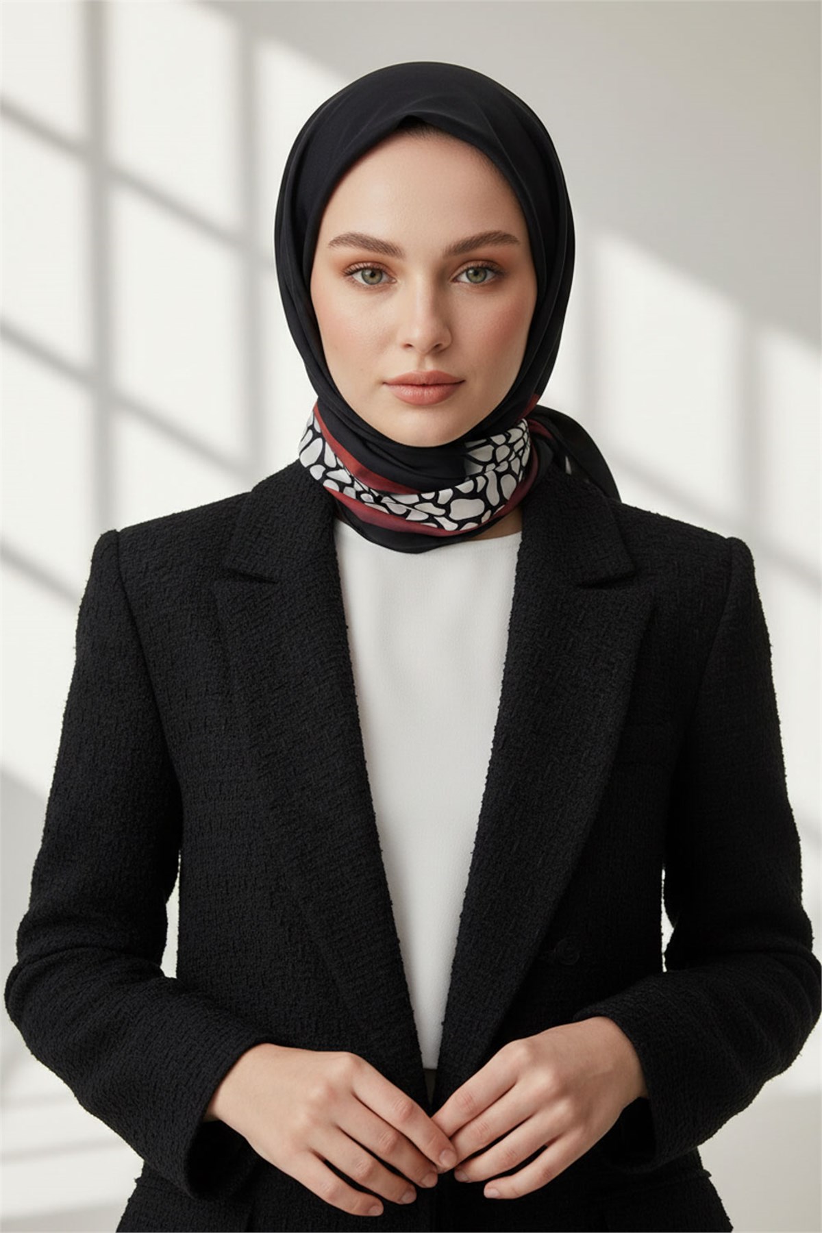 KREP DESENLİ SİYAH - BORDO RENKLİ 75X195 KIRIŞMAZ ŞAL
