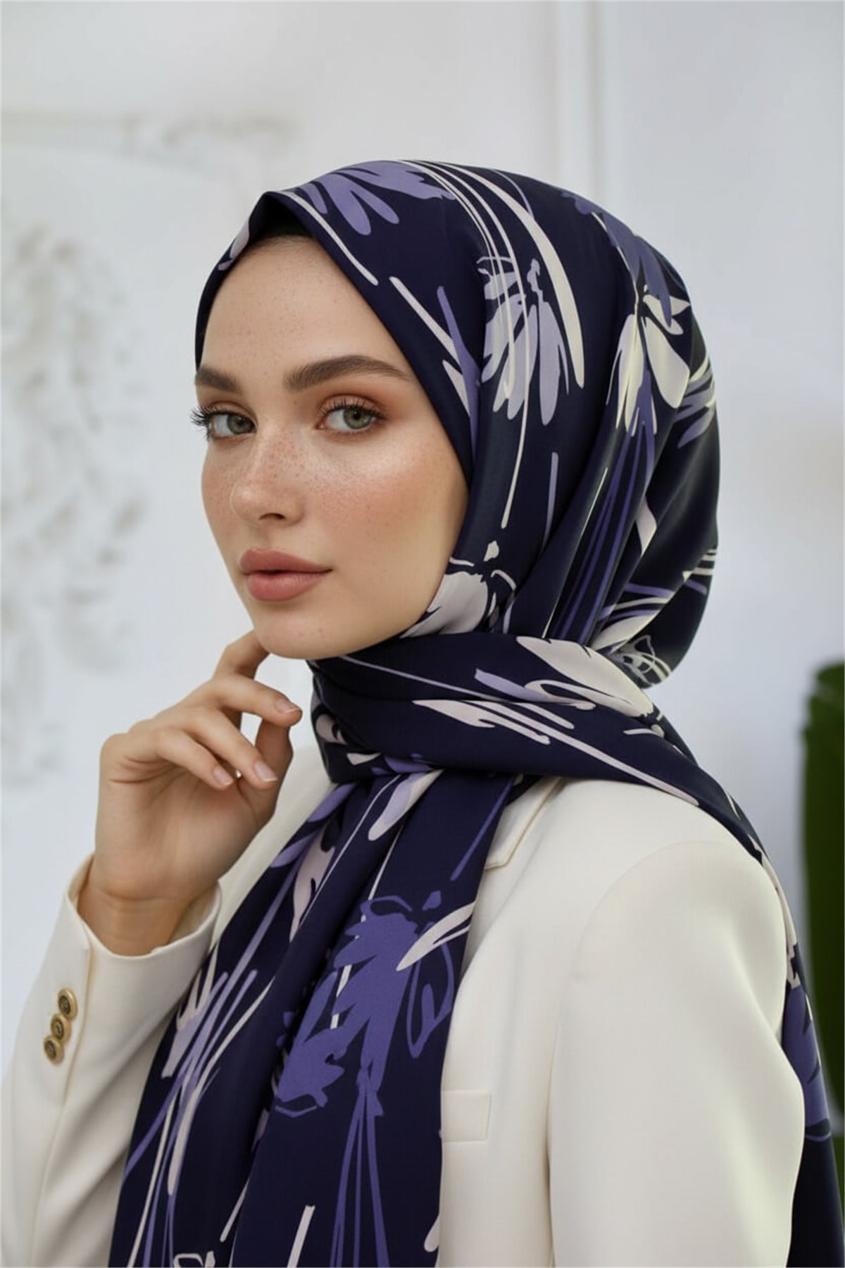 KREP ÇİÇEK DESENLİ LACİVERT RENKLİ 75X195 KIRIŞMAZ ŞAL
