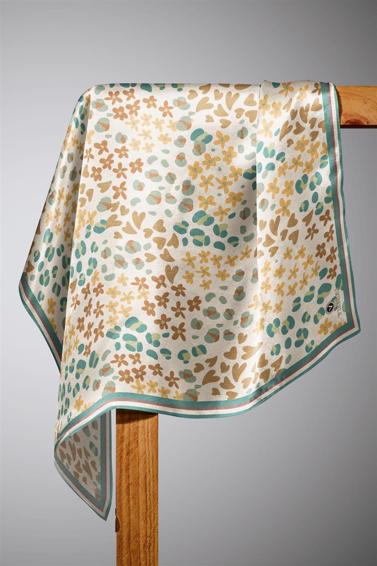 %100 Twill İpek Kalpli Leopar Desenli Zümrüt Yeşili - Vizon Renkli 90x90 Eşarp Dikim Şekli : El Dikişi