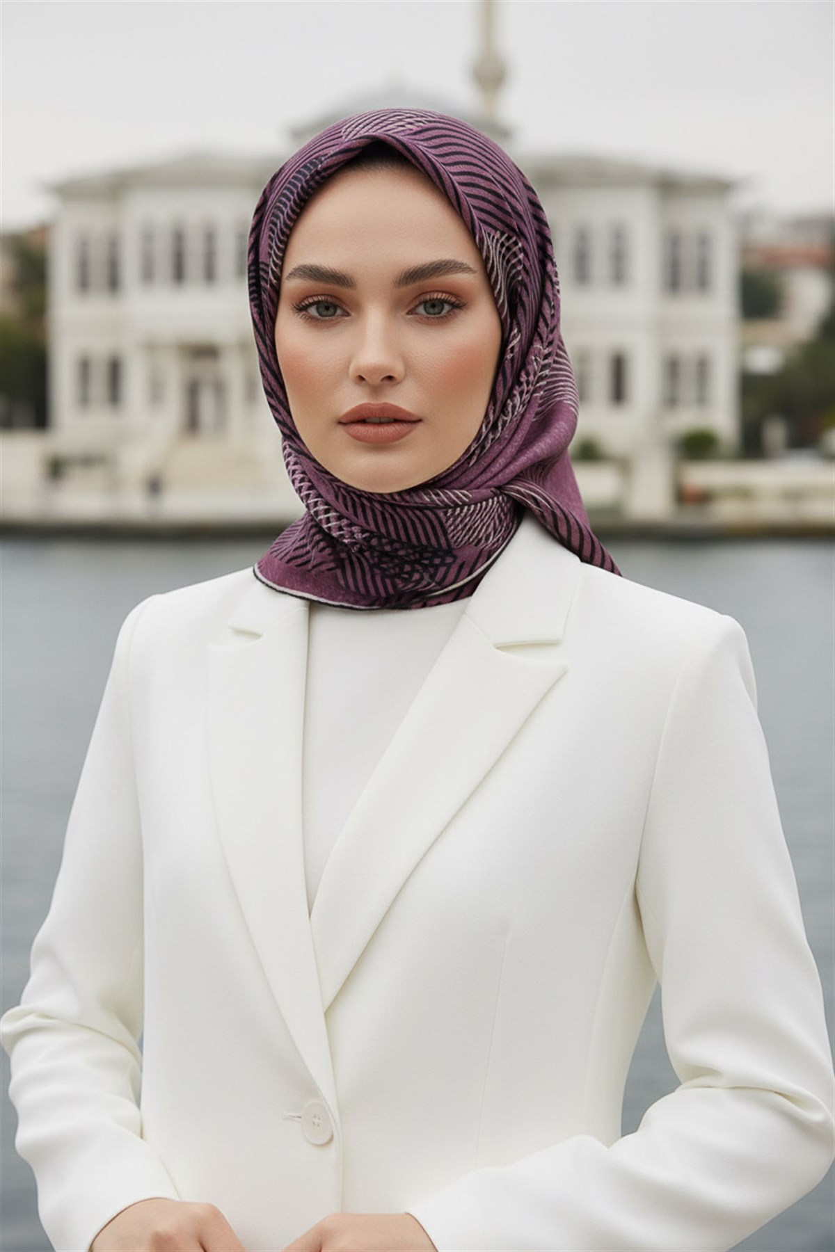 %100 Twill İpek Çizgili Çiçek Desenli Siyah - Gül Kurusu Renkli 90x90 Eşarp Dikim Şekli : El Dikişi