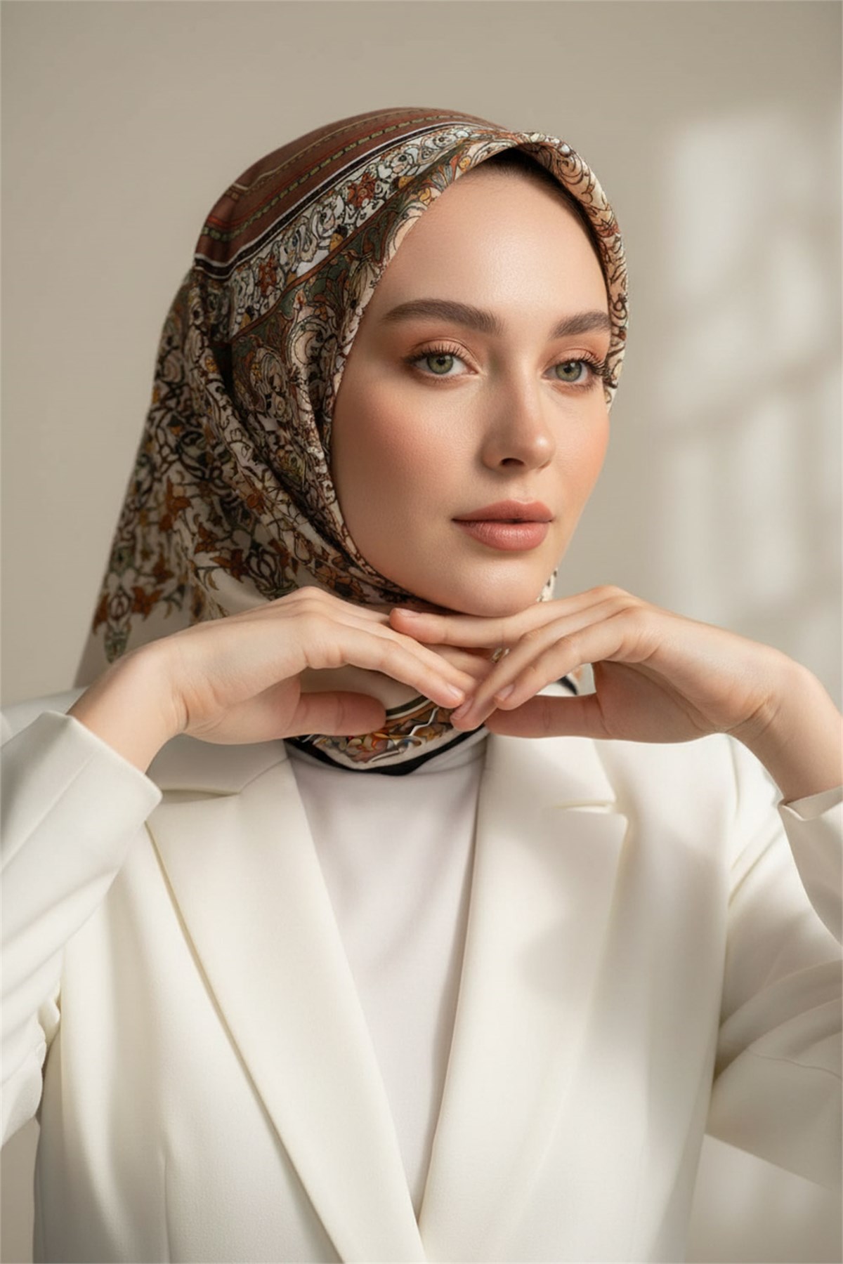%100 Twill İpek Şal Desenli Bakır Renkli 90x90 Eşarp Dikim Şekli : El Dikişi