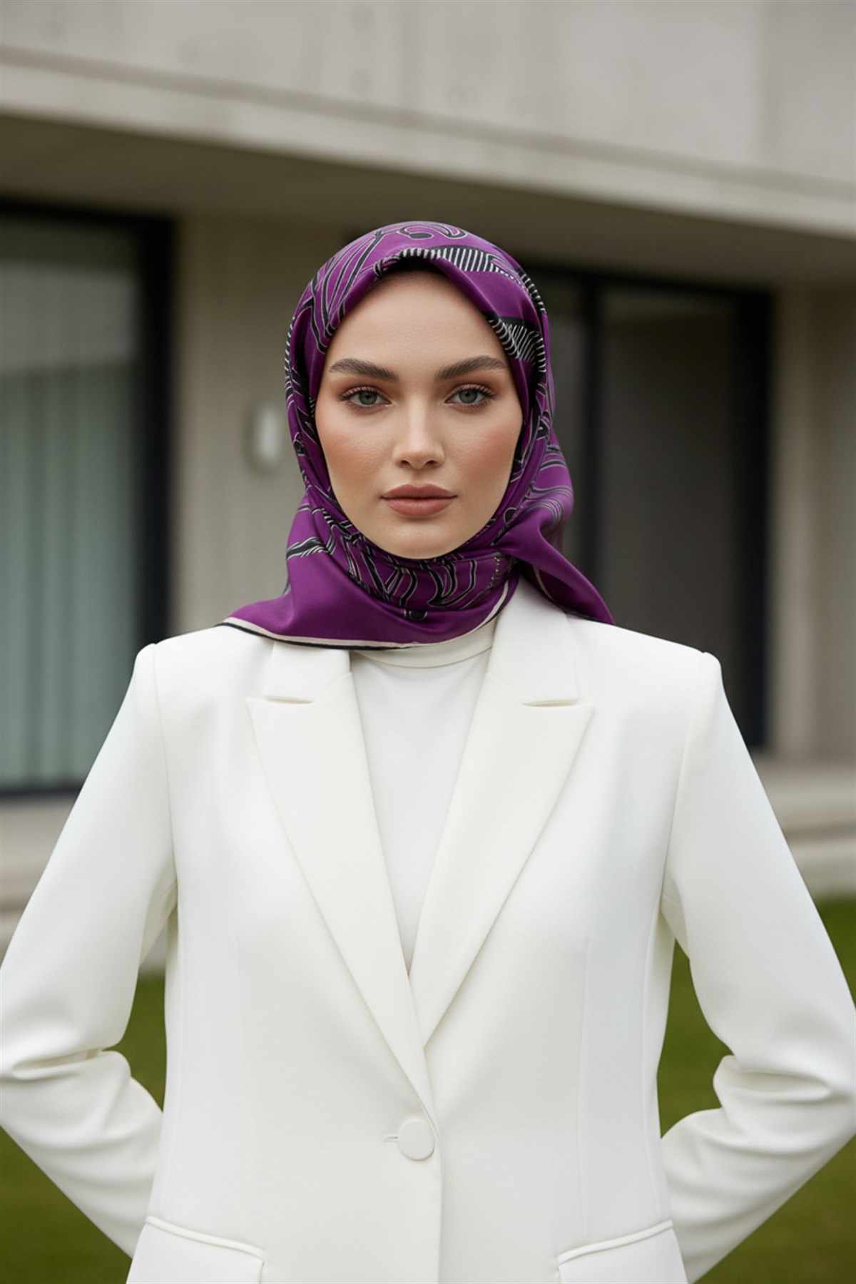 %100 Twill İpek Çizgili Çiçek Desenli Mürdüm - Siyah Renkli 90x90 Eşarp Dikim Şekli : El Dikişi