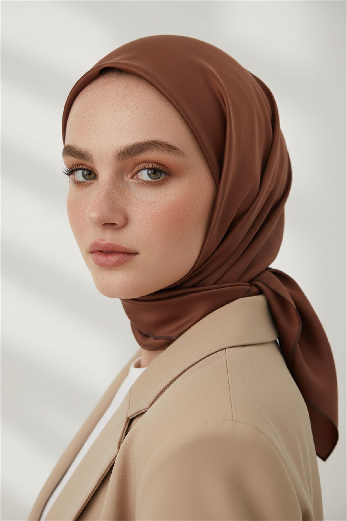 %100 Saf İpek Twill Eşarp 90x90 – Düz Renk, Kaymayan Tok Dokulu, El Dikişli