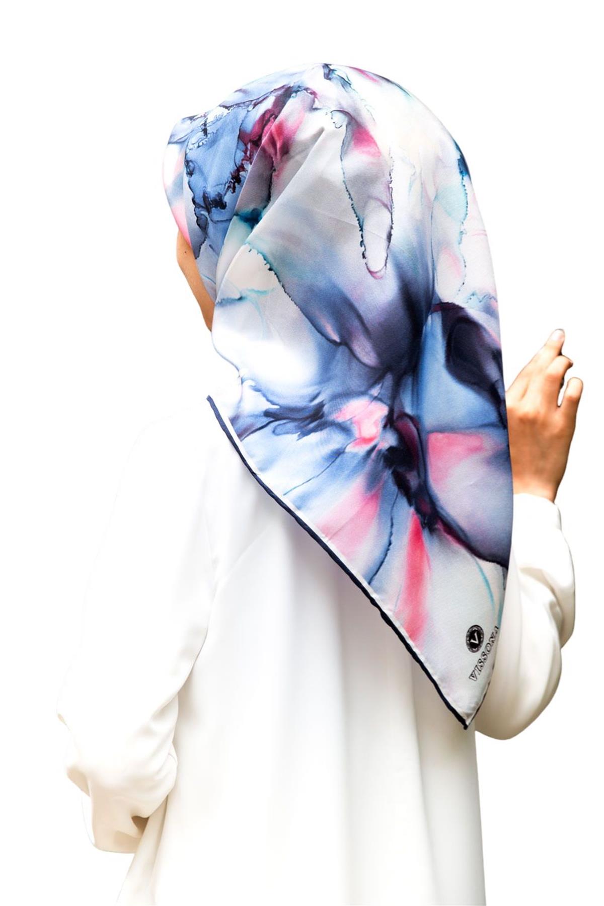 %100 Twill İpek Batik Çiçek Desenli Bebe Mavisi - Pudra Renkli 90x90 Eşarp Kenar Dikiş Şekli El Dikişli