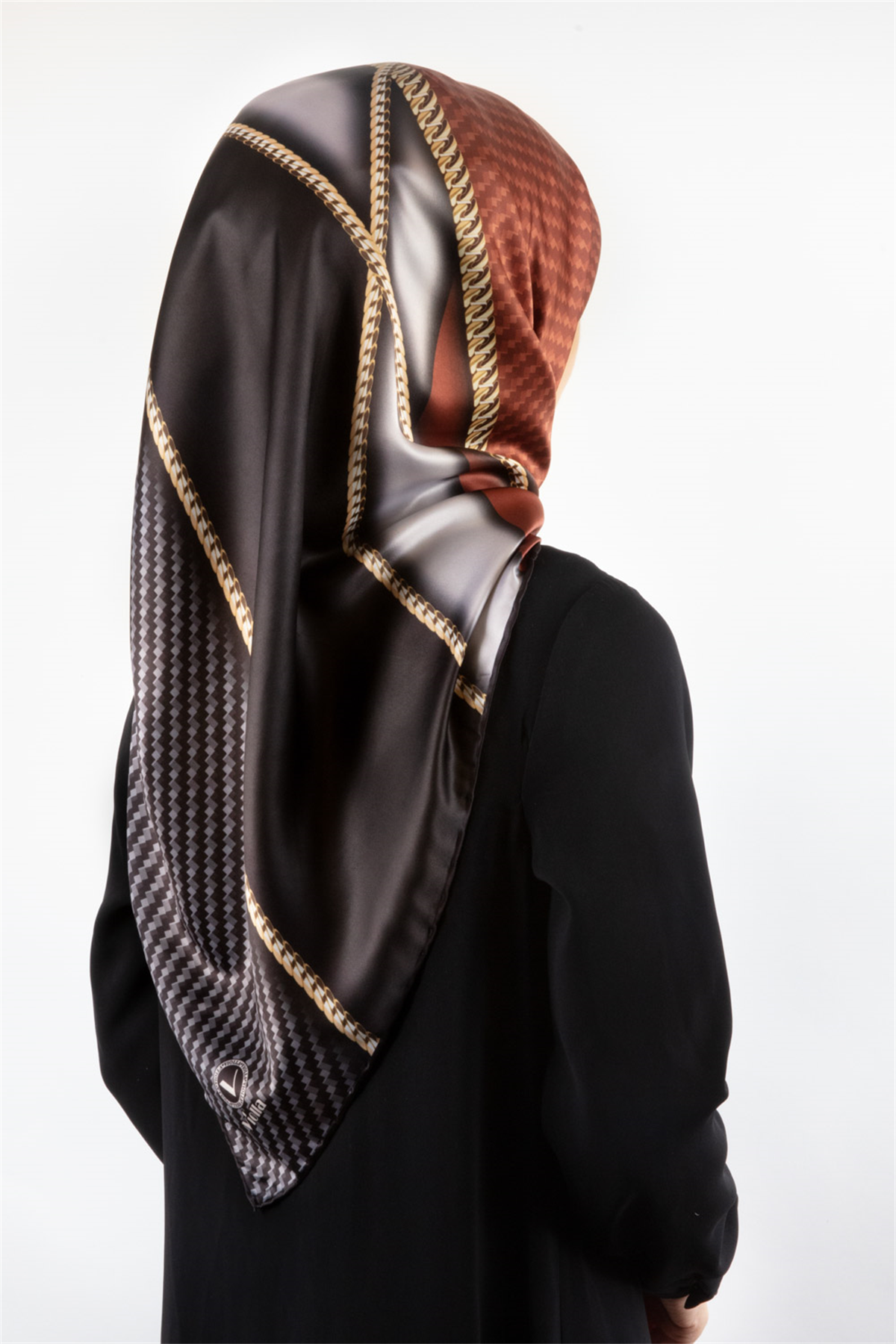 Rayon Gold Detaylı Geometrik Desenli Taba Renkli 90x90 Eşarp (İpek İçermez) Kenar Dikiş Şekli El Dikişli