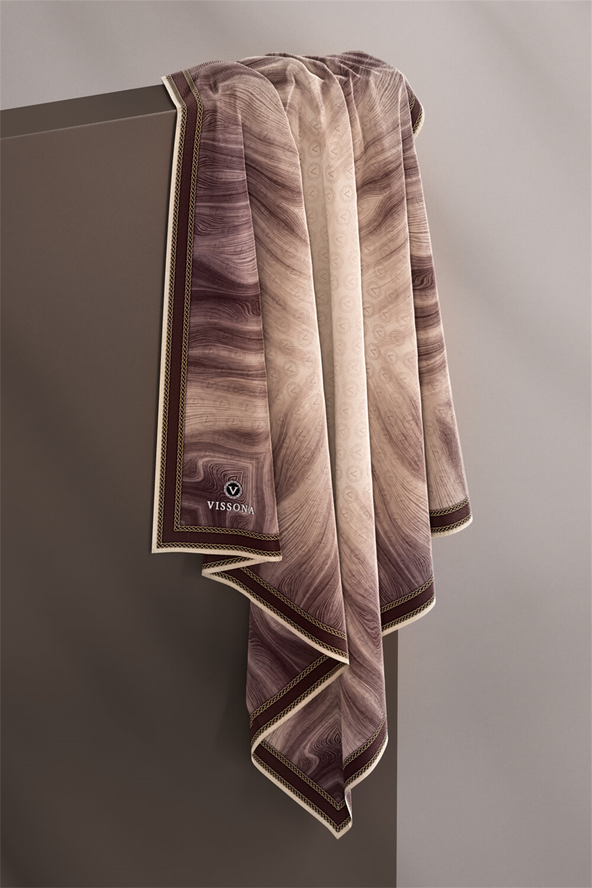 100% Twill İpek Monogram Desenli Bej Renkli 90x90 Dikim Şekli : El Dikişi Eşarp