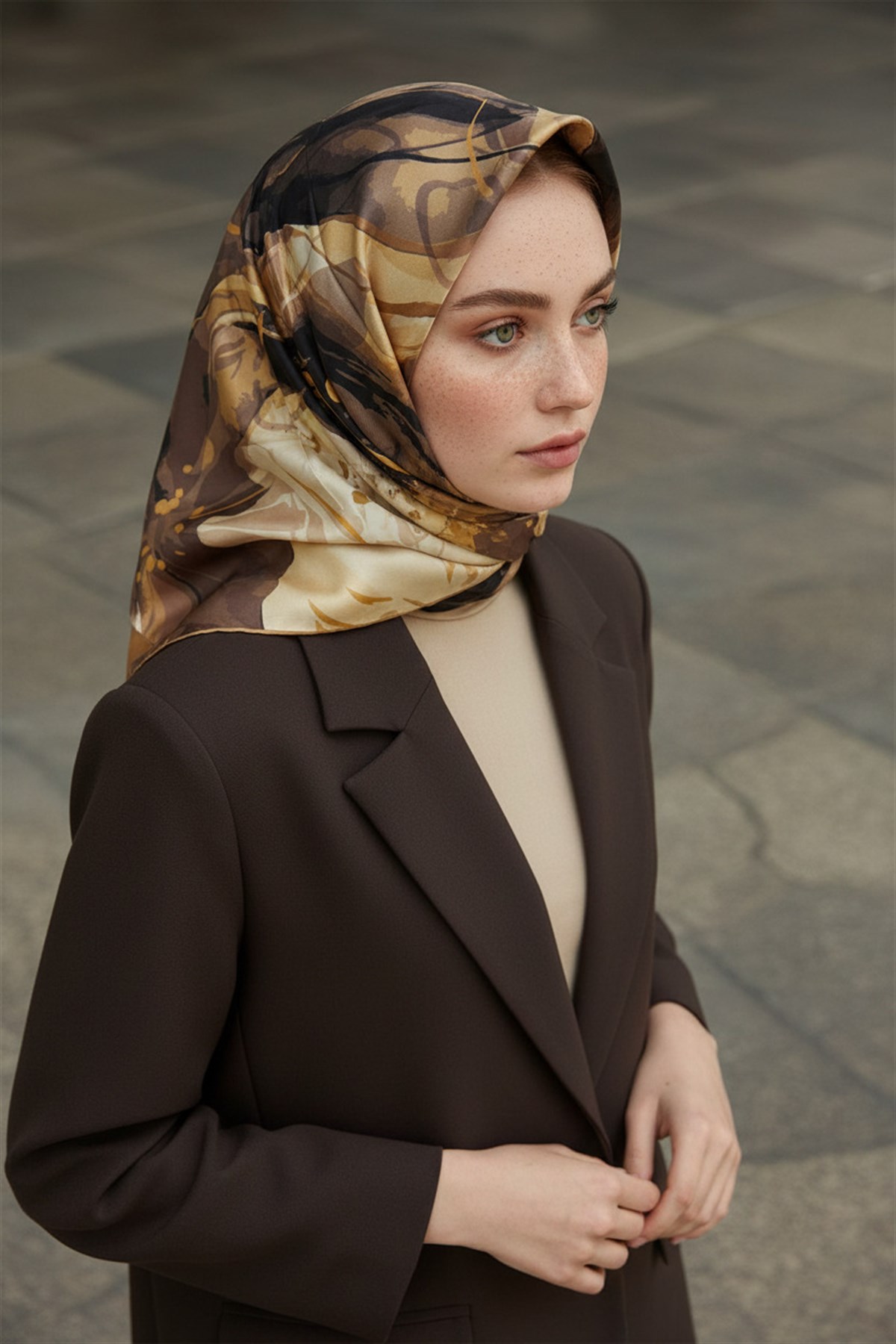 %100 Twill İpek Çiçekli Sulu Boya Dalga Desenli Bej - Hardal Renkli 90x90 Eşarp Dikim Şekli : El Dikişi