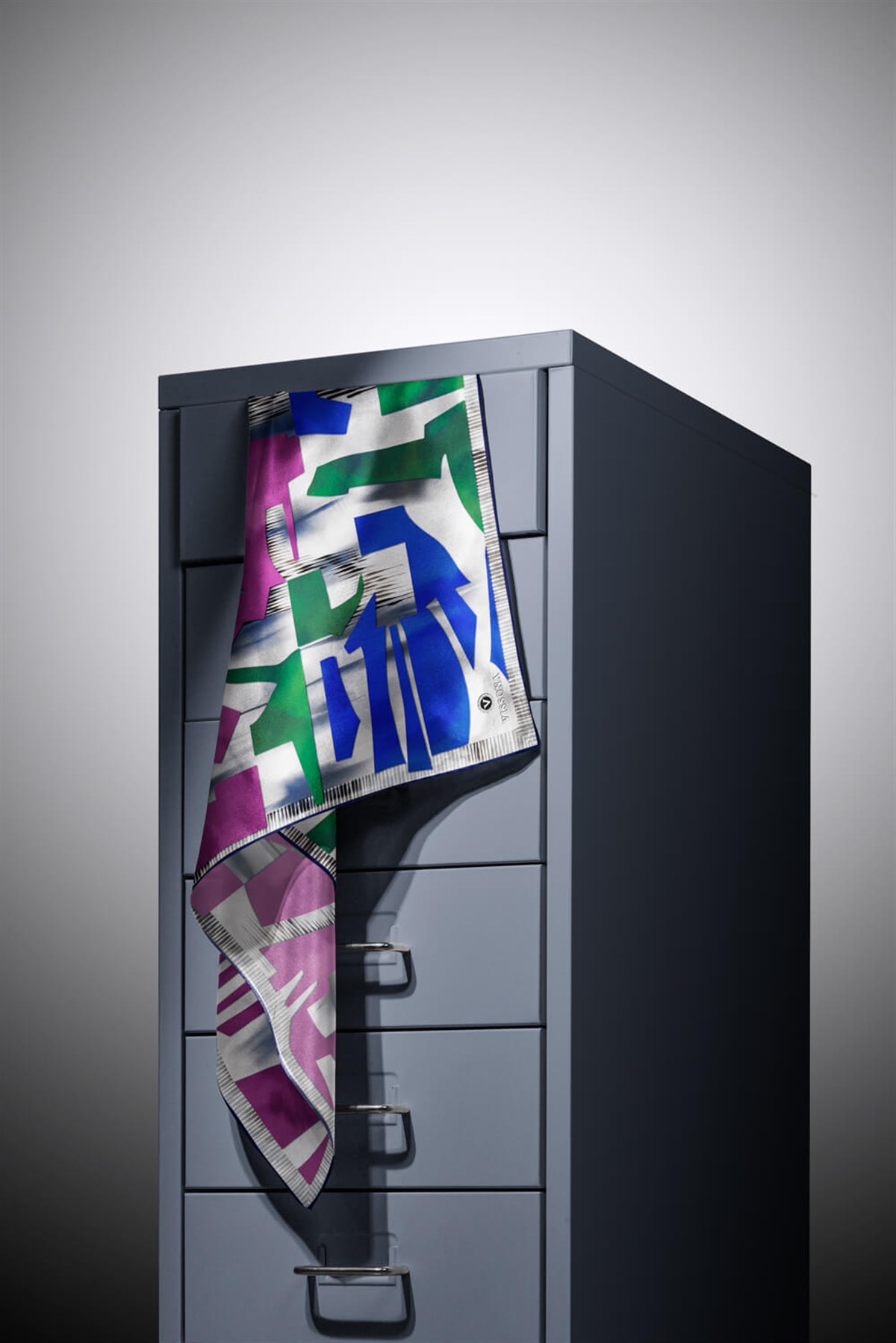 %100 Twill İpek Geometrik Desenli Fuşya - Saks Kabuğu Renkli 90x90 Eşarp Dikim Şekli : El Dikişi