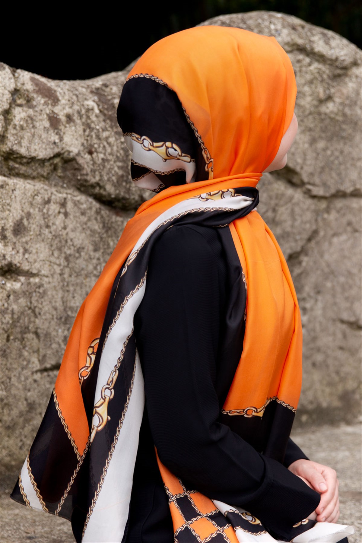 %100 İpek Geometrik Desenli Siyah - Turuncu Renkli 92x210 Şal