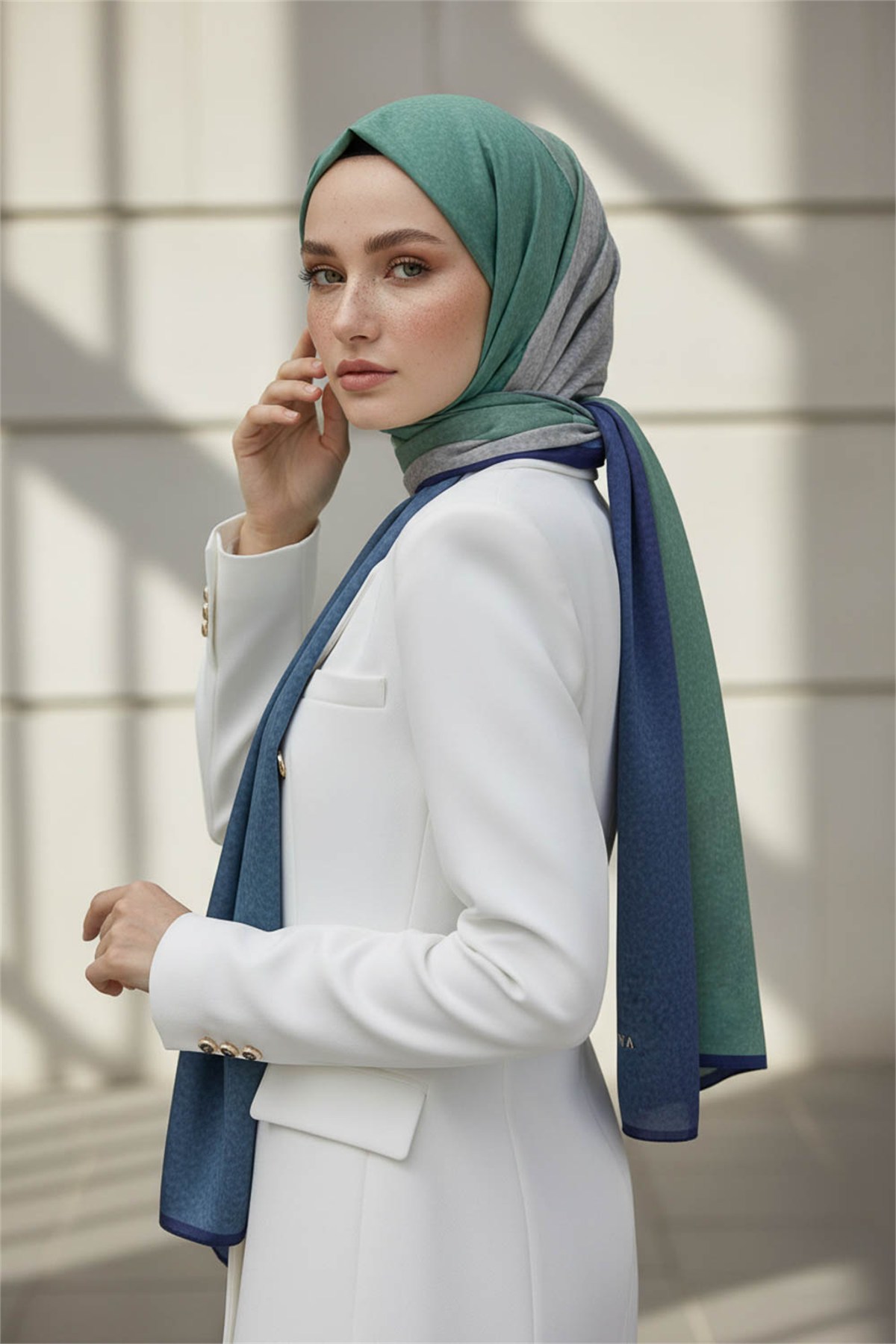 KREP DALGA DESENLİ İNDİGO RENKLİ 75X195 KIRIŞMAZ ŞAL