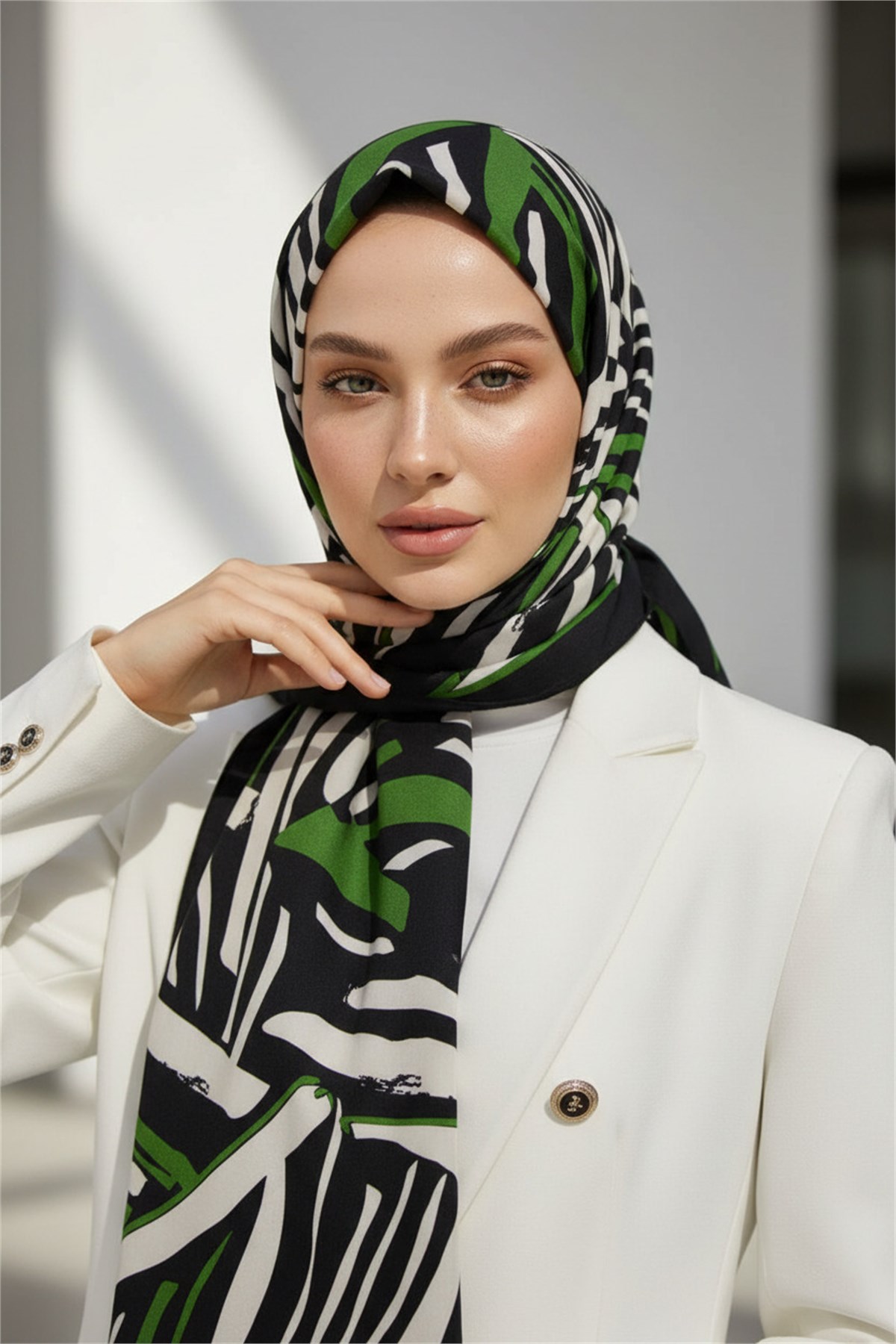 KREP ÇİZGİ DESENLİ ZÜMRÜT YEŞİLİ RENKLİ 75X195 KIRIŞMAZ ŞAL