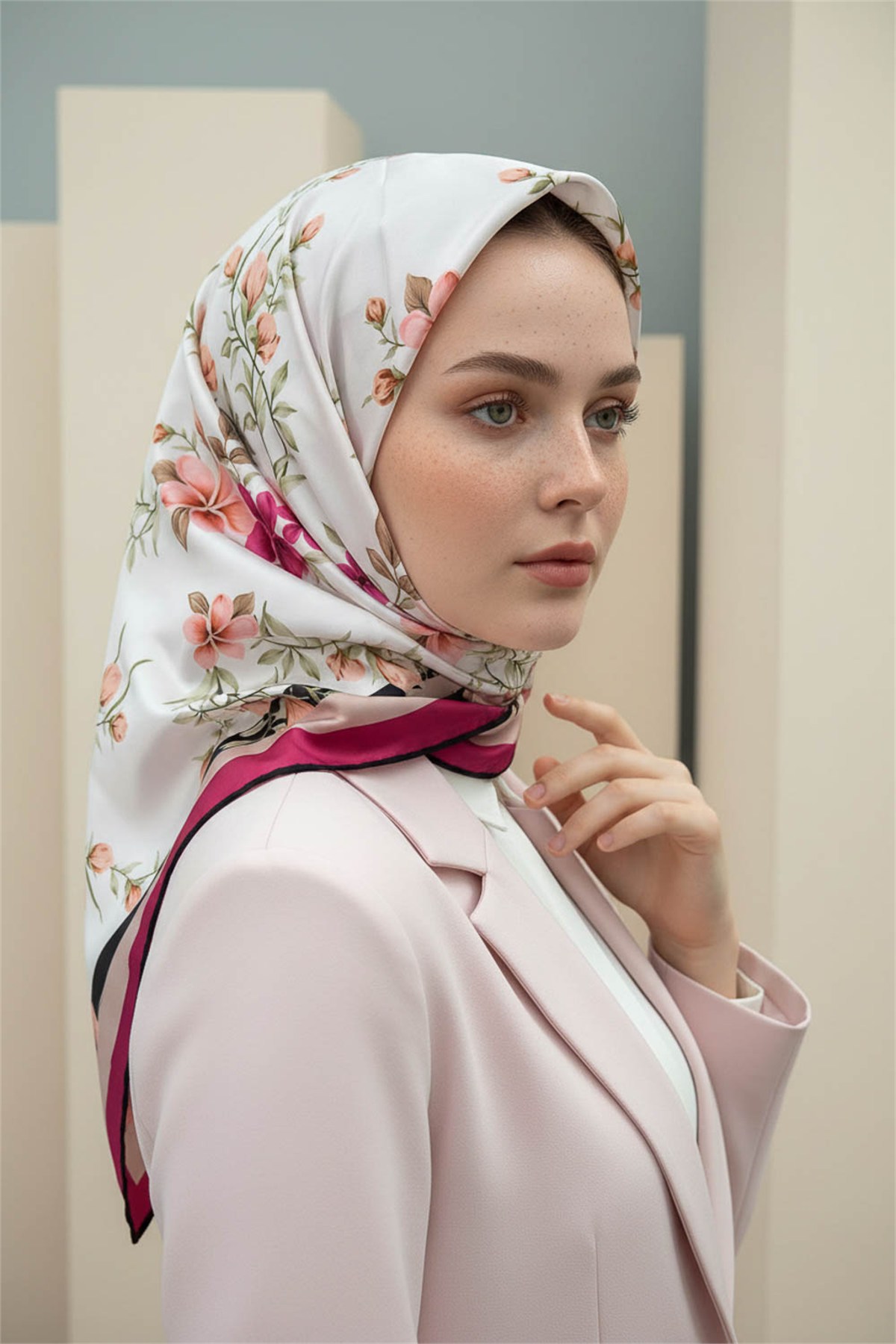 Rayon Çiçek Desenli Mürdüm Renkli 90x90 Eşarp (İpek İçermez) Dikim Şekli : El Dikişi